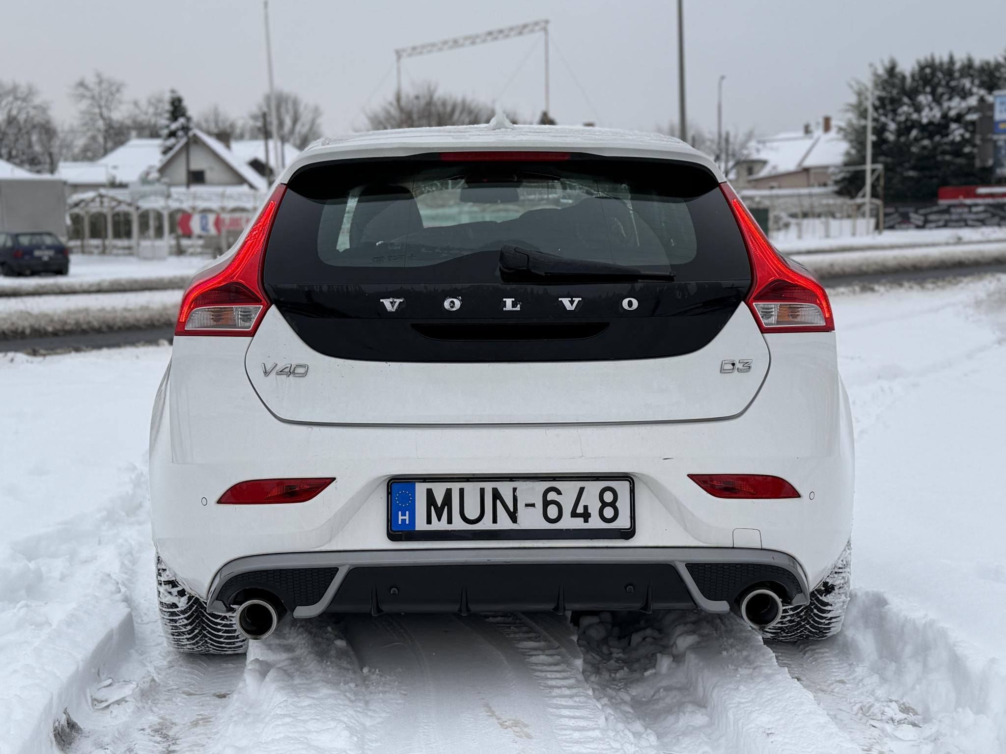 VOLVO V40 2.0 D [D3] R-Design Geartronic 143e km. Tempomat Navi Digitklíma Tolatóradar Bluetooth Téli-nyári kerék!