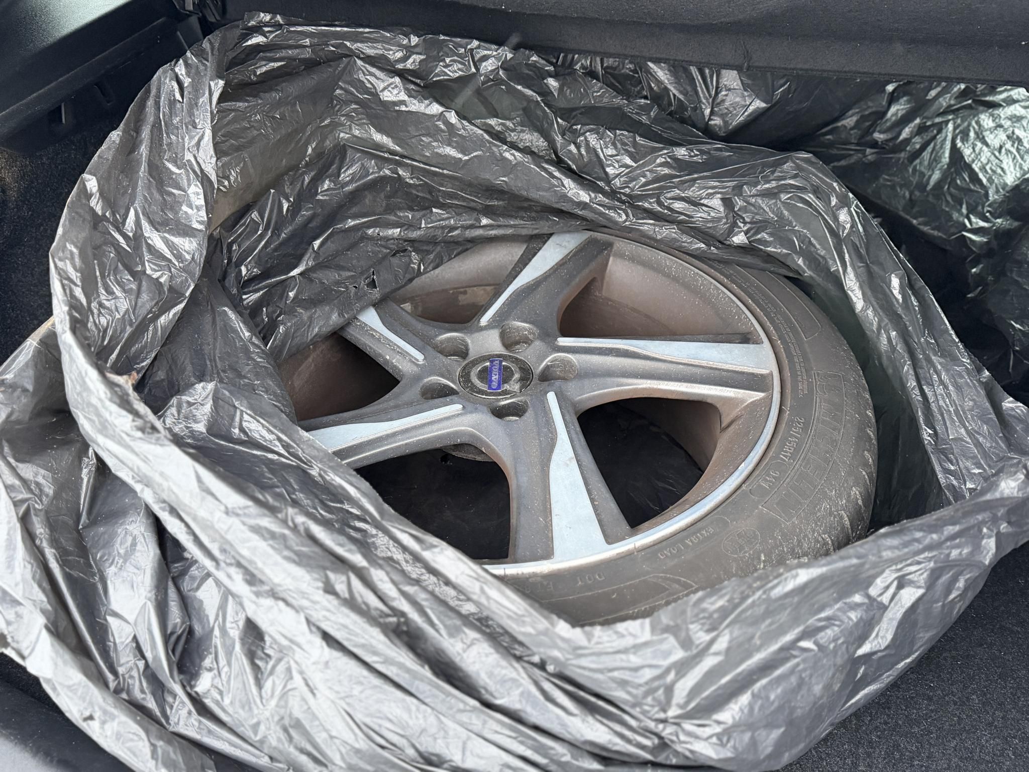 VOLVO V40 2.0 D [D3] R-Design Geartronic 143e km. Tempomat Navi Digitklíma Tolatóradar Bluetooth Téli-nyári kerék!