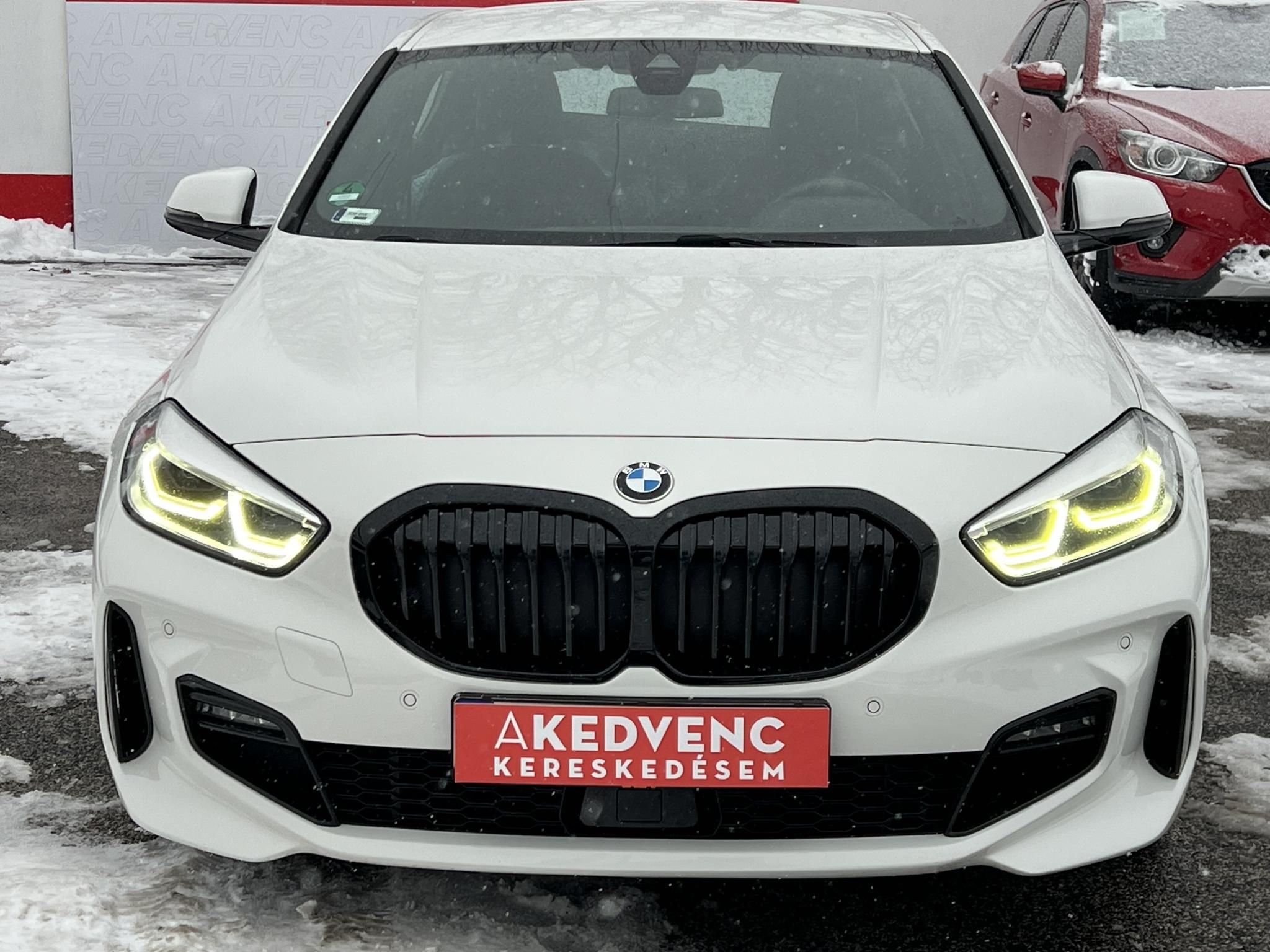 BMW 118i M Sport 70e km. Márkaszervizelt Harman/Kardon Téli/Nyári garnitúra!
