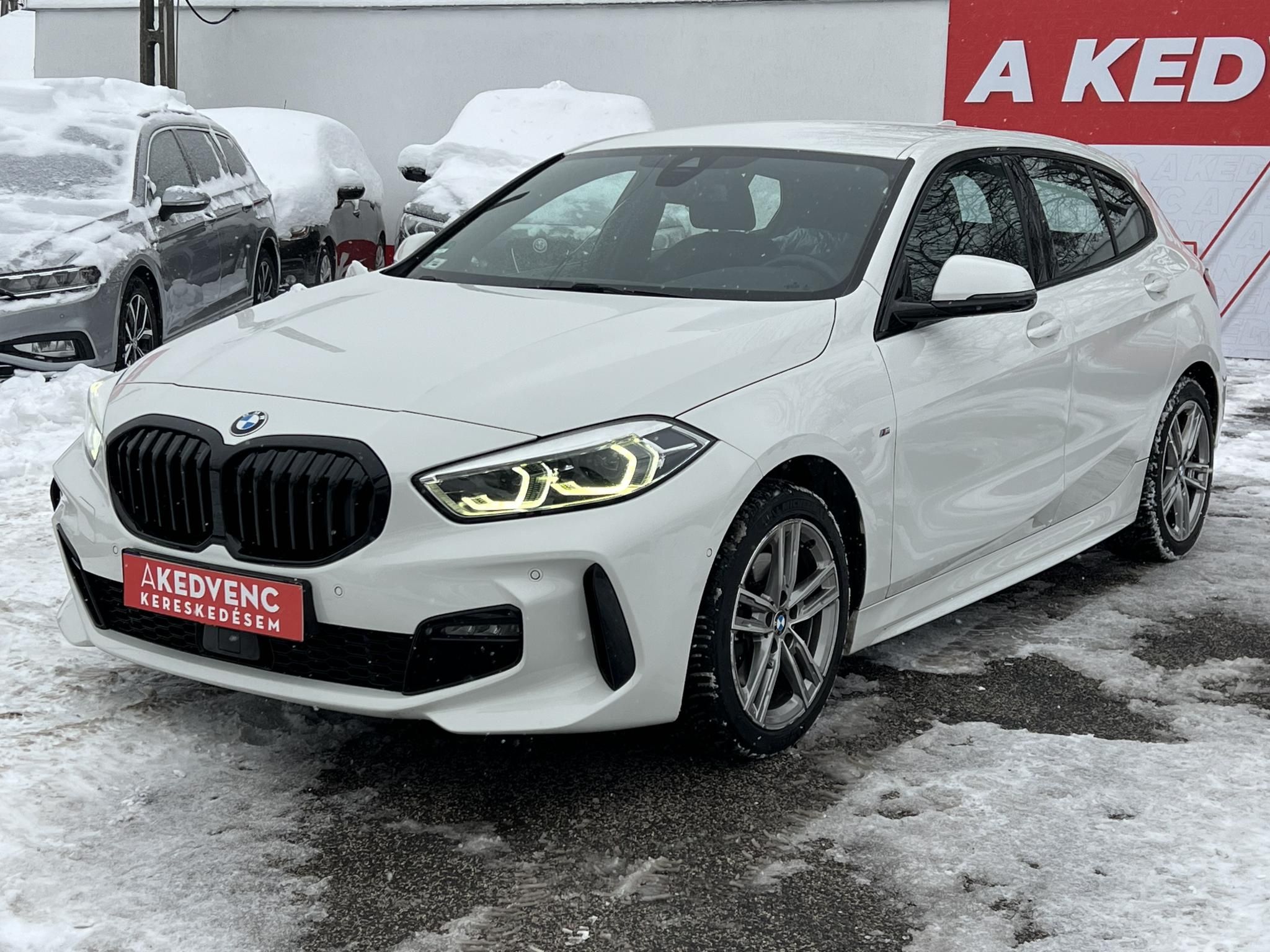 BMW 118i M Sport 70e km. Márkaszervizelt Harman/Kardon Téli/Nyári garnitúra!