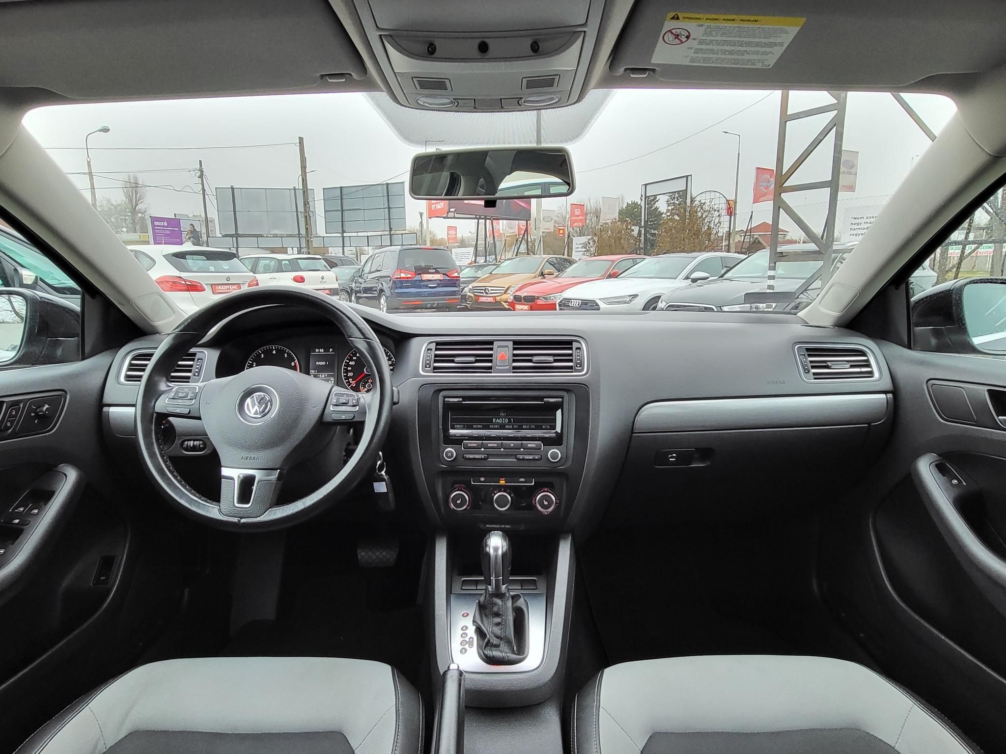 VOLKSWAGEN JETTA 1.4 TSI BMT Highline DSG Magyarországi Tempomat Ülésfűtés Frissen szervizelt!