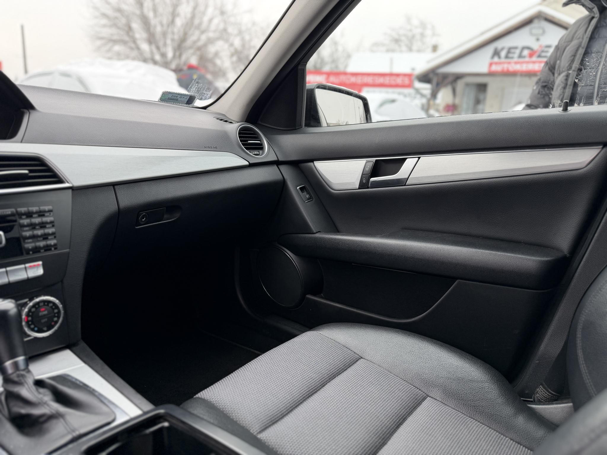 MERCEDES-BENZ C 220 T CDI BlueEFFICIENCY Avantgarde (Automata) Magyarországi Teljes szerviztörténet!