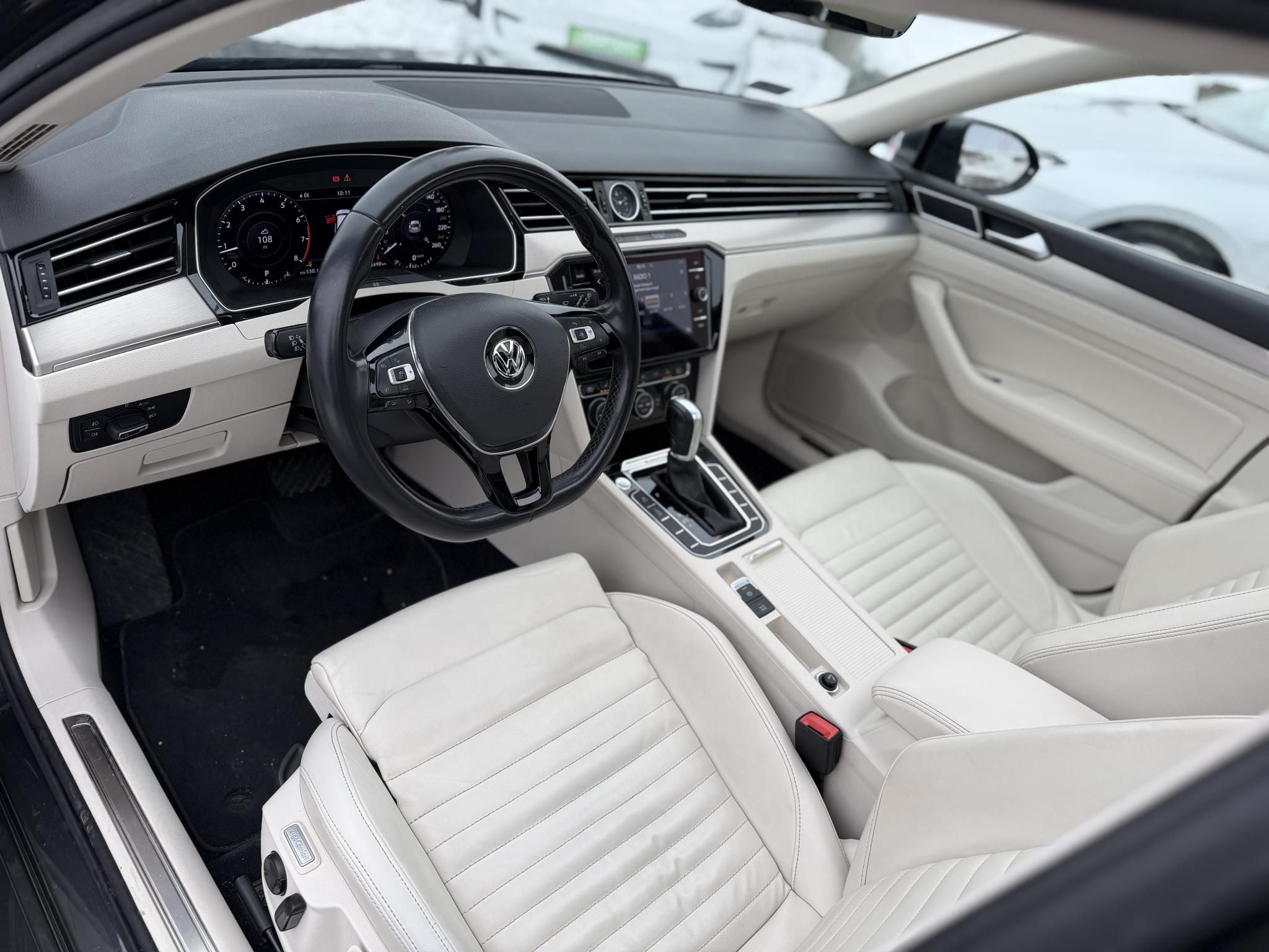 VOLKSWAGEN PASSAT VIII Variant 2.0 TSI BMT Highline 4Motion DSG R-line 280LE. Magyarországi. 115e km. Téli-nyári kerék garnitúra!