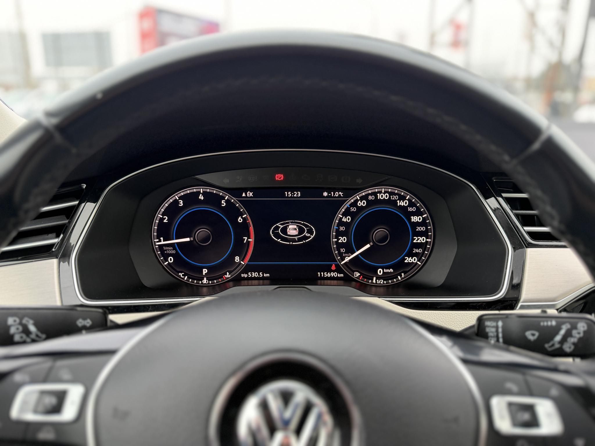 VOLKSWAGEN PASSAT VIII Variant 2.0 TSI BMT Highline 4Motion DSG R-line 280LE. Magyarországi. 115e km. Téli-nyári kerék garnitúra!