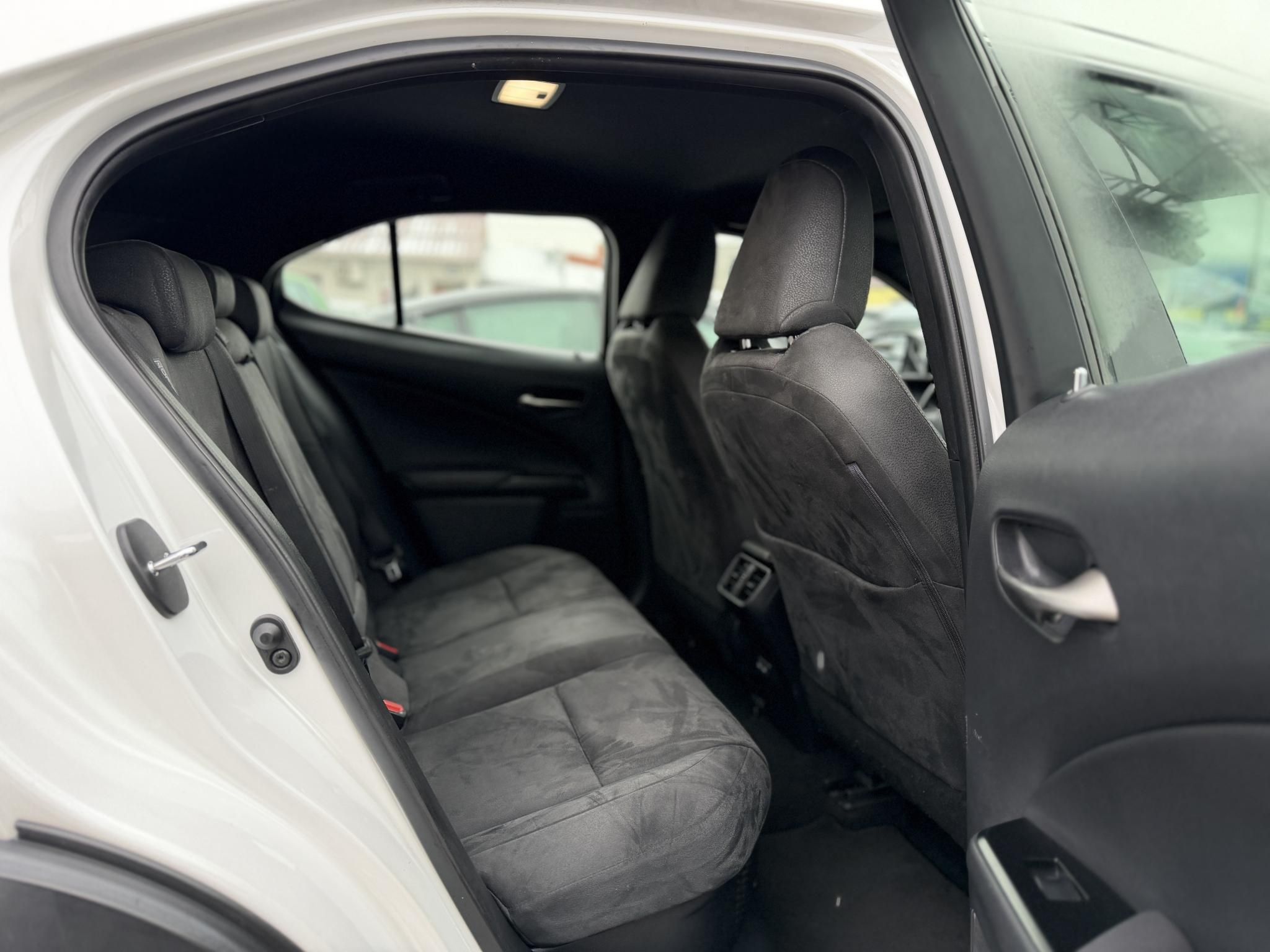 LEXUS UX 250h Comfort CVT 113e km. LED Tempomat Navi Sávtartó Bluetooth Kamera Keyless