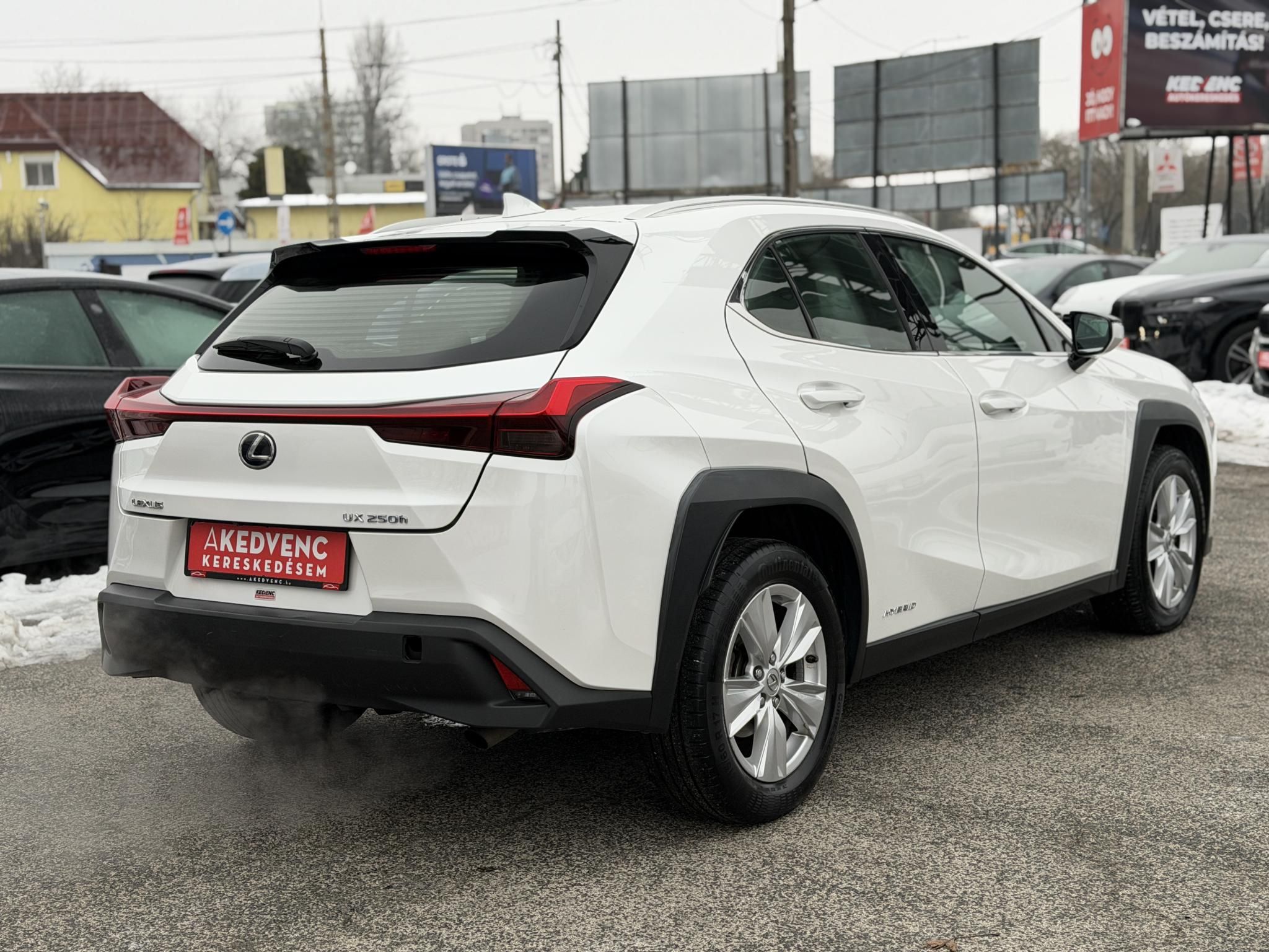 LEXUS UX 250h Comfort CVT 113e km. LED Tempomat Navi Sávtartó Bluetooth Kamera Keyless