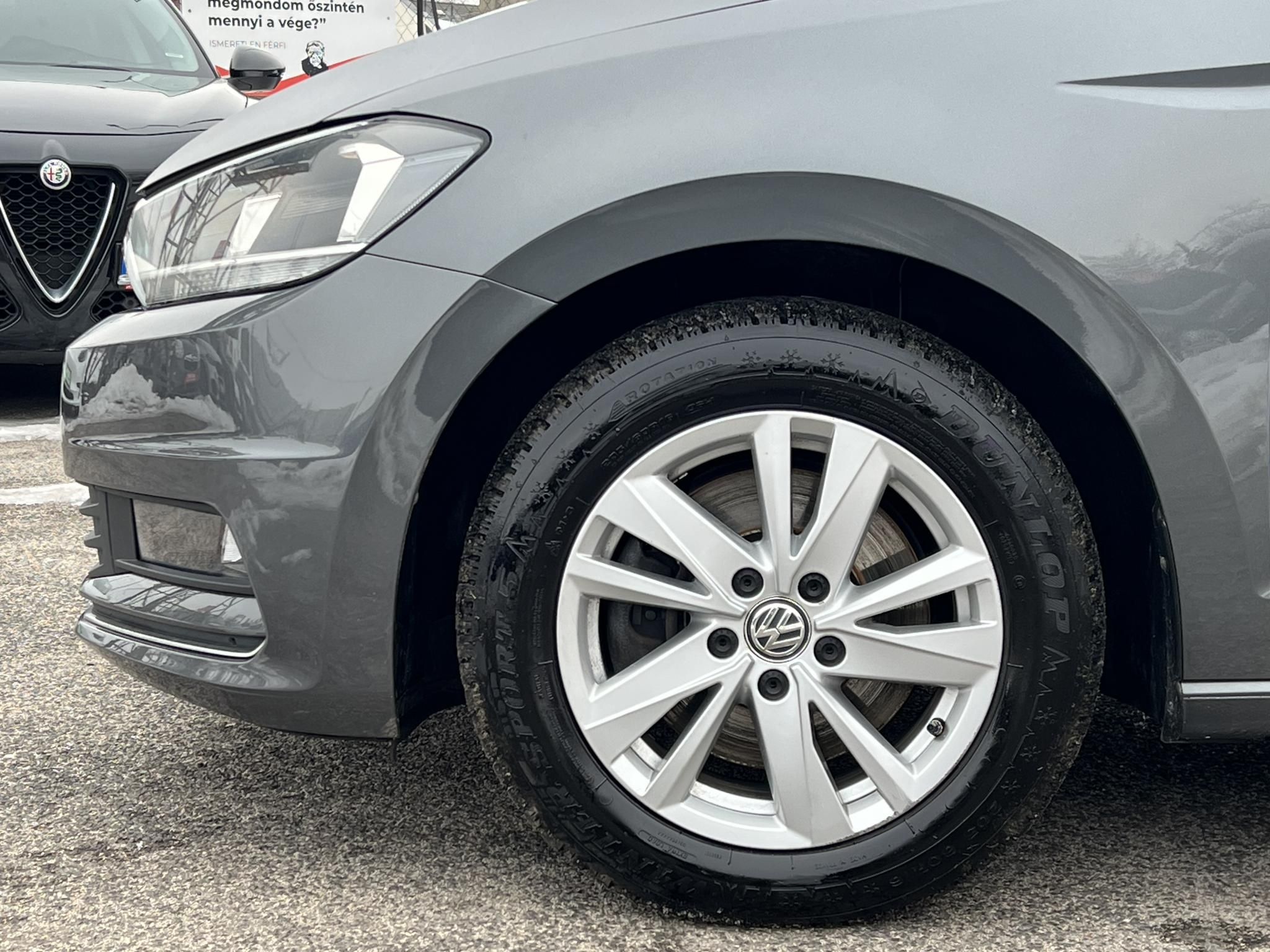 VOLKSWAGEN TOURAN 1.5 TSI ACT IQ.Drive DSG [7 személy] M.o-i. Távtartó Bluetooth Ülésfűtés Kamera Gyönyörű állapotban!