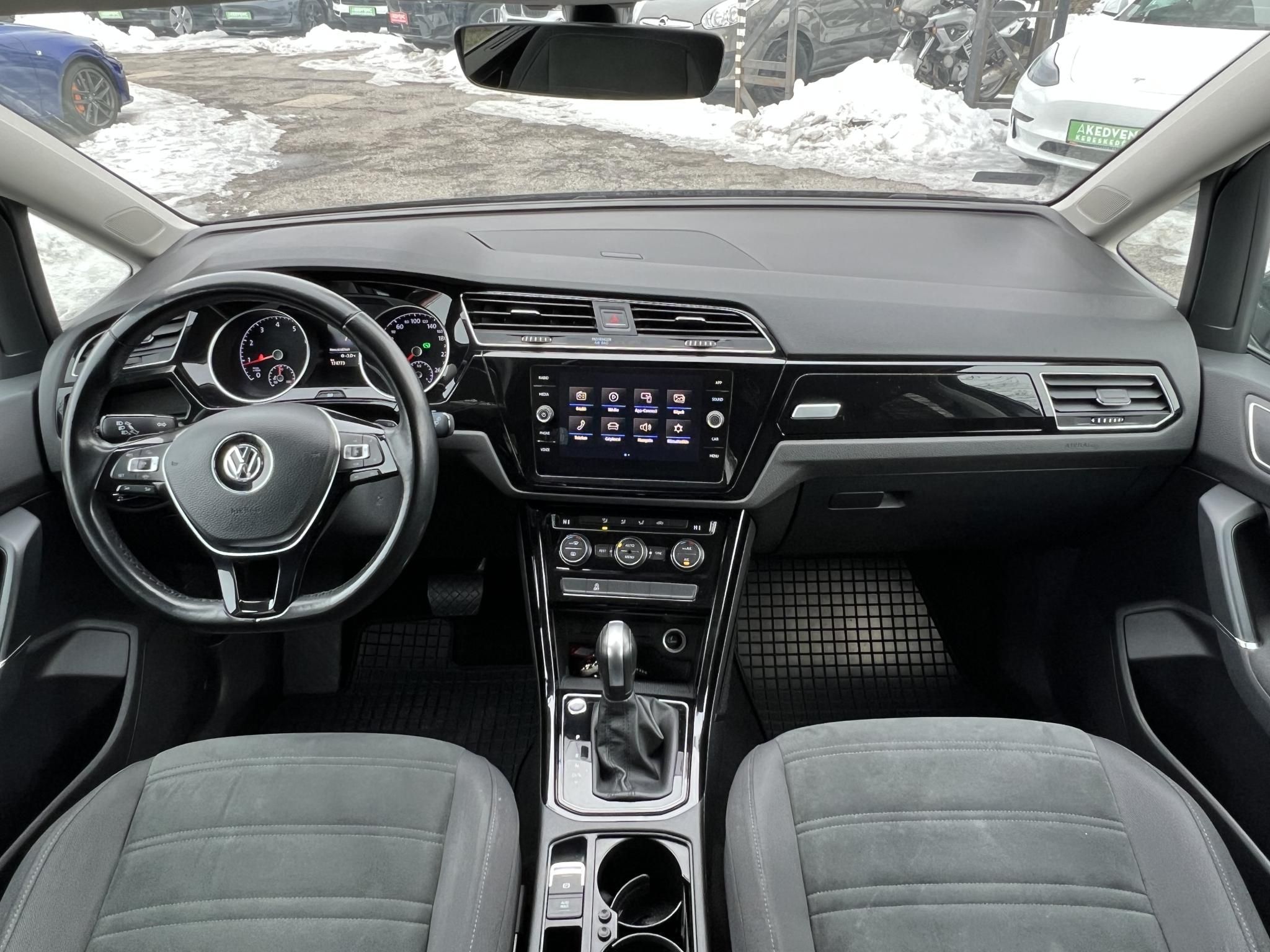 VOLKSWAGEN TOURAN 1.5 TSI ACT IQ.Drive DSG [7 személy] M.o-i. Távtartó Bluetooth Ülésfűtés Kamera Gyönyörű állapotban!
