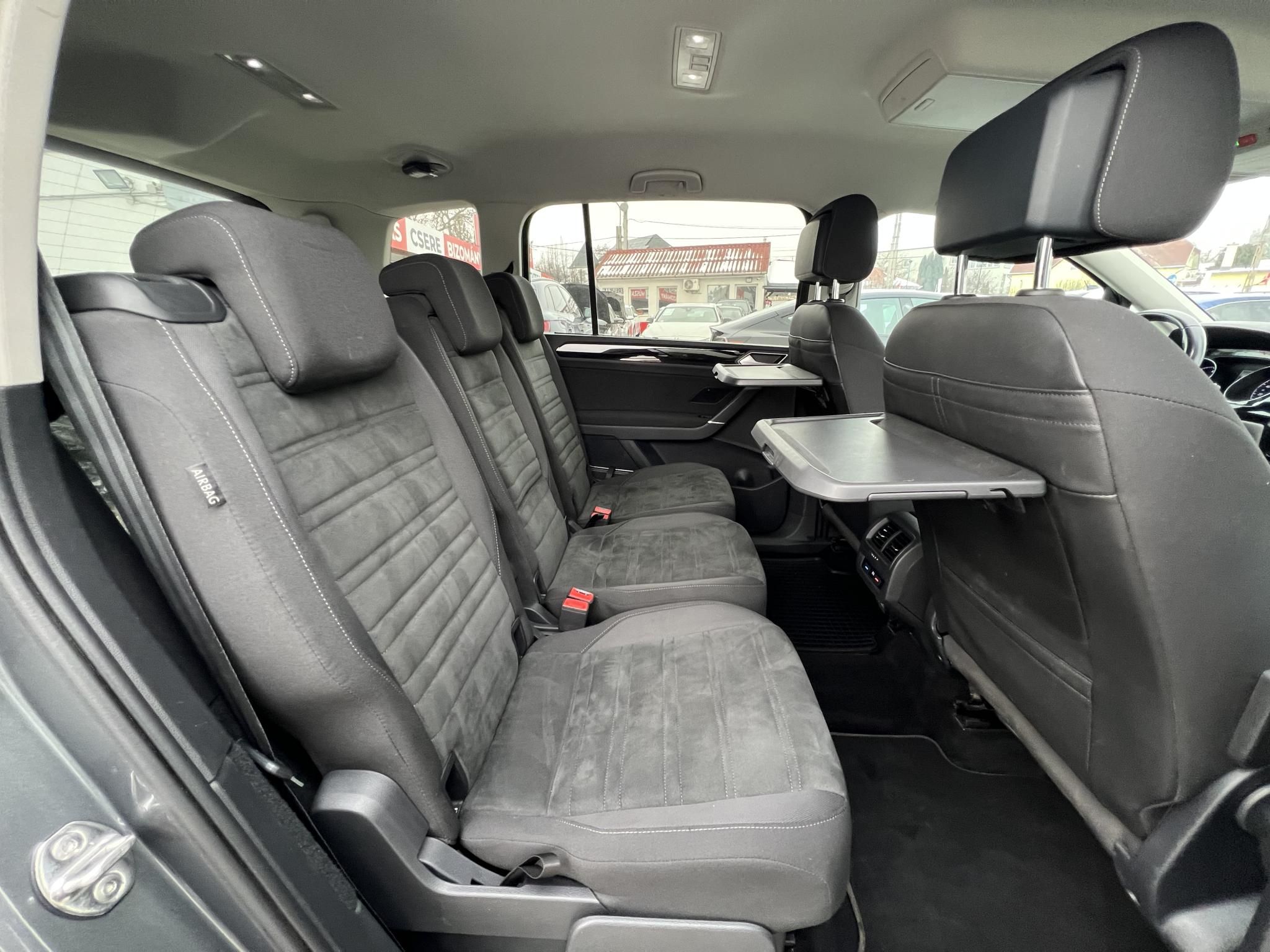 VOLKSWAGEN TOURAN 1.5 TSI ACT IQ.Drive DSG [7 személy] M.o-i. Távtartó Bluetooth Ülésfűtés Kamera Gyönyörű állapotban!