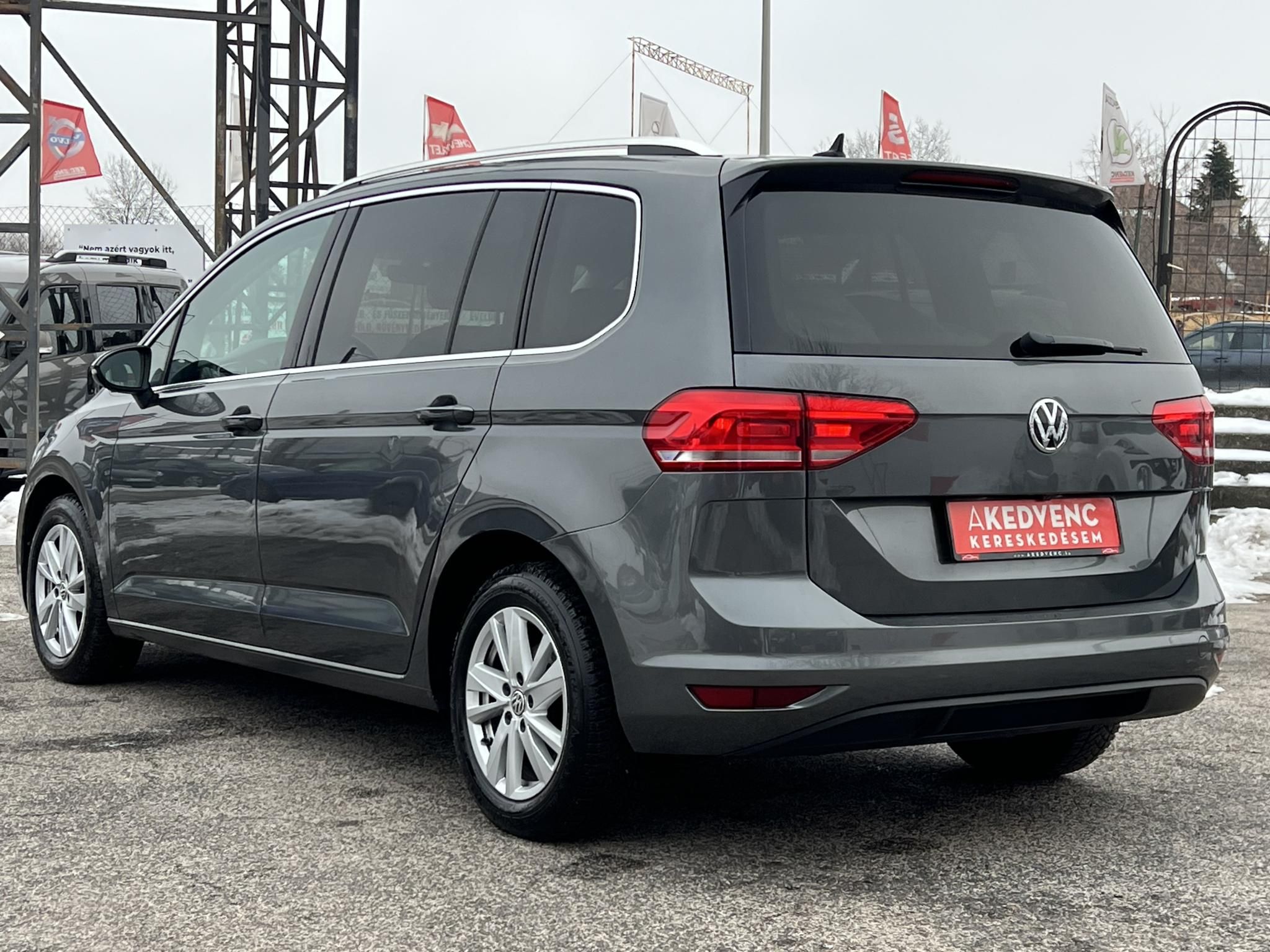 VOLKSWAGEN TOURAN 1.5 TSI ACT IQ.Drive DSG [7 személy] M.o-i. Távtartó Bluetooth Ülésfűtés Kamera Gyönyörű állapotban!