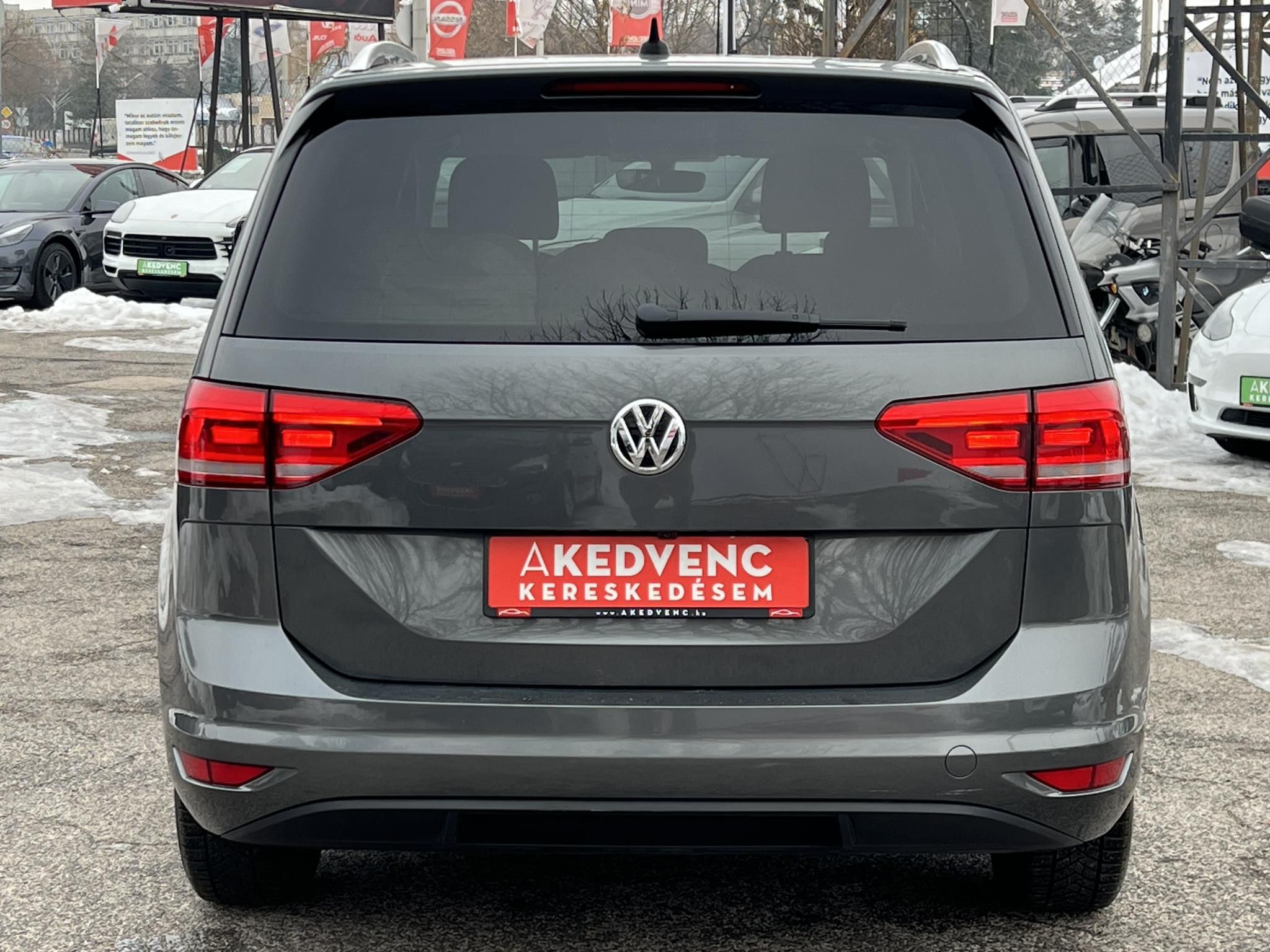 VOLKSWAGEN TOURAN 1.5 TSI ACT IQ.Drive DSG [7 személy] M.o-i. Távtartó Bluetooth Ülésfűtés Kamera Gyönyörű állapotban!