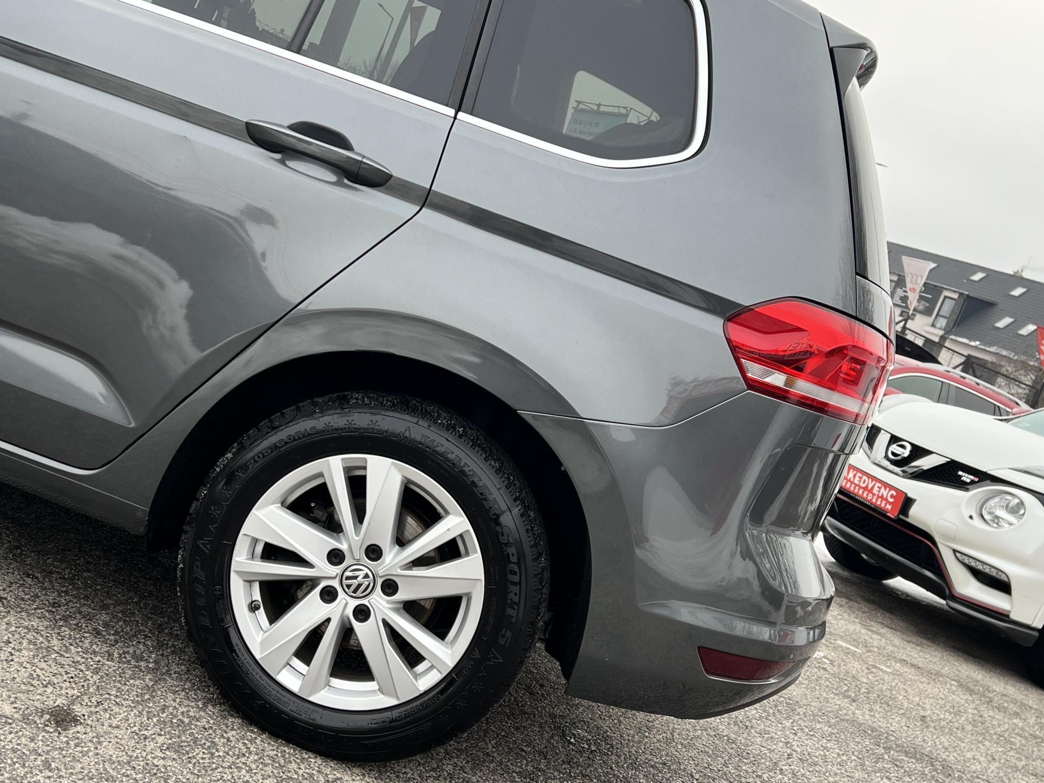 VOLKSWAGEN TOURAN 1.5 TSI ACT IQ.Drive DSG [7 személy] M.o-i. Távtartó Bluetooth Ülésfűtés Kamera Gyönyörű állapotban!