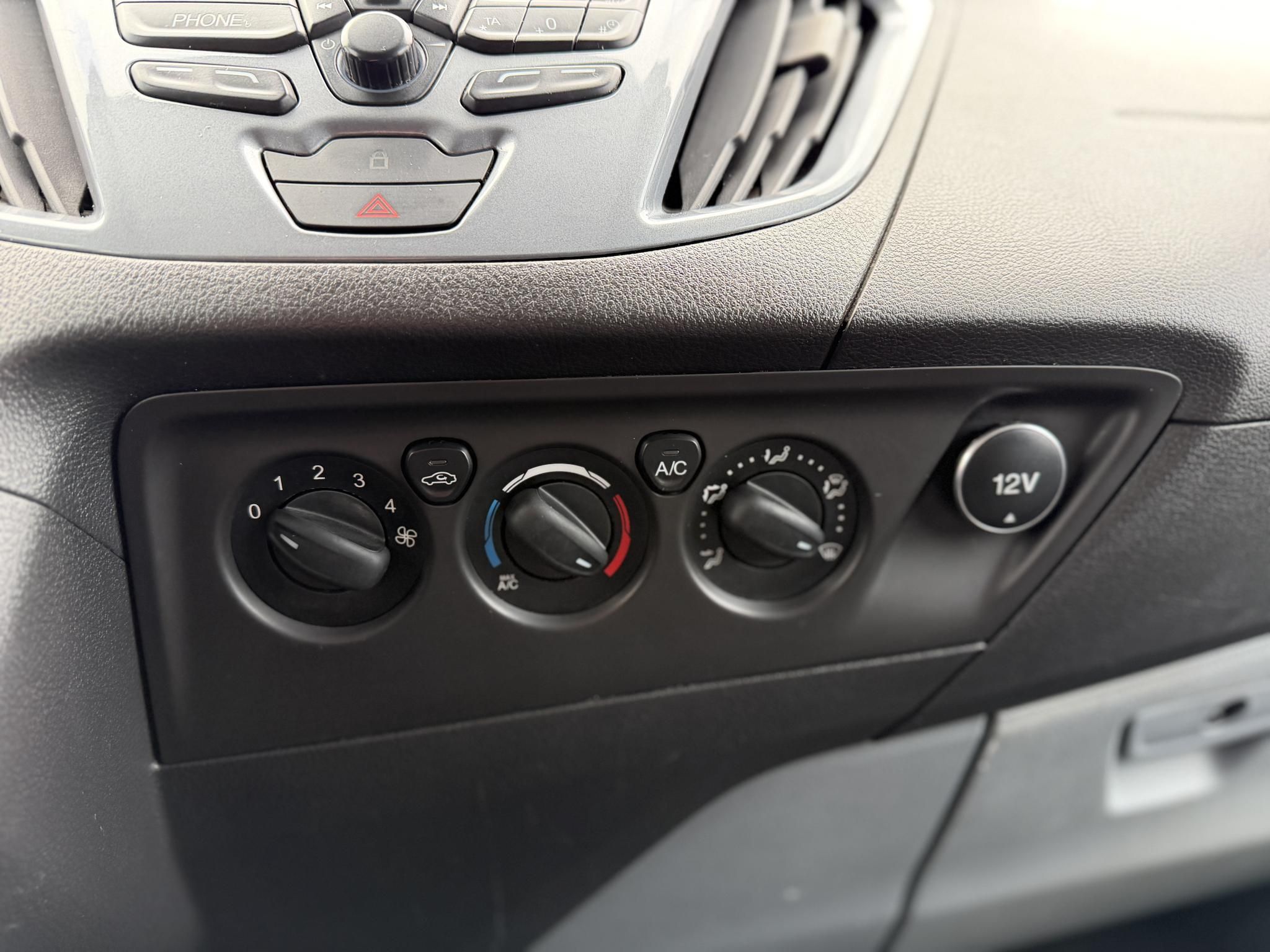 FORD TRANSIT Custom 2.2 TDCi 290 SWB Trend ST-line Klíma Bluetooth Tolatóradar Ülésfűtés Bőrbelső Vezérlés cserélve!