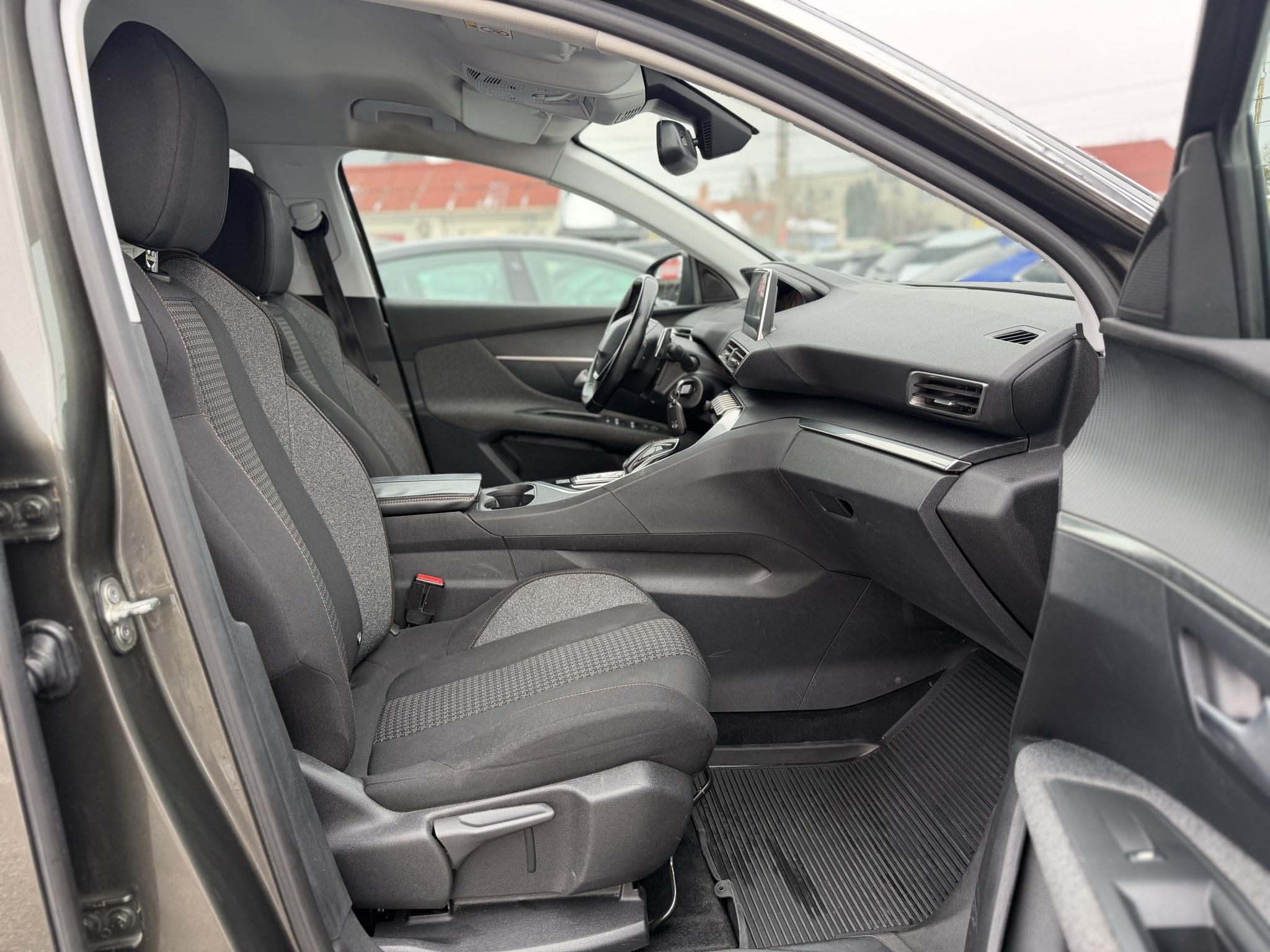 PEUGEOT 3008 1.6 BlueHDi Allure EAT6 Teljes szerviztörténet. Carplay. radar. tempomat. 8 gumi