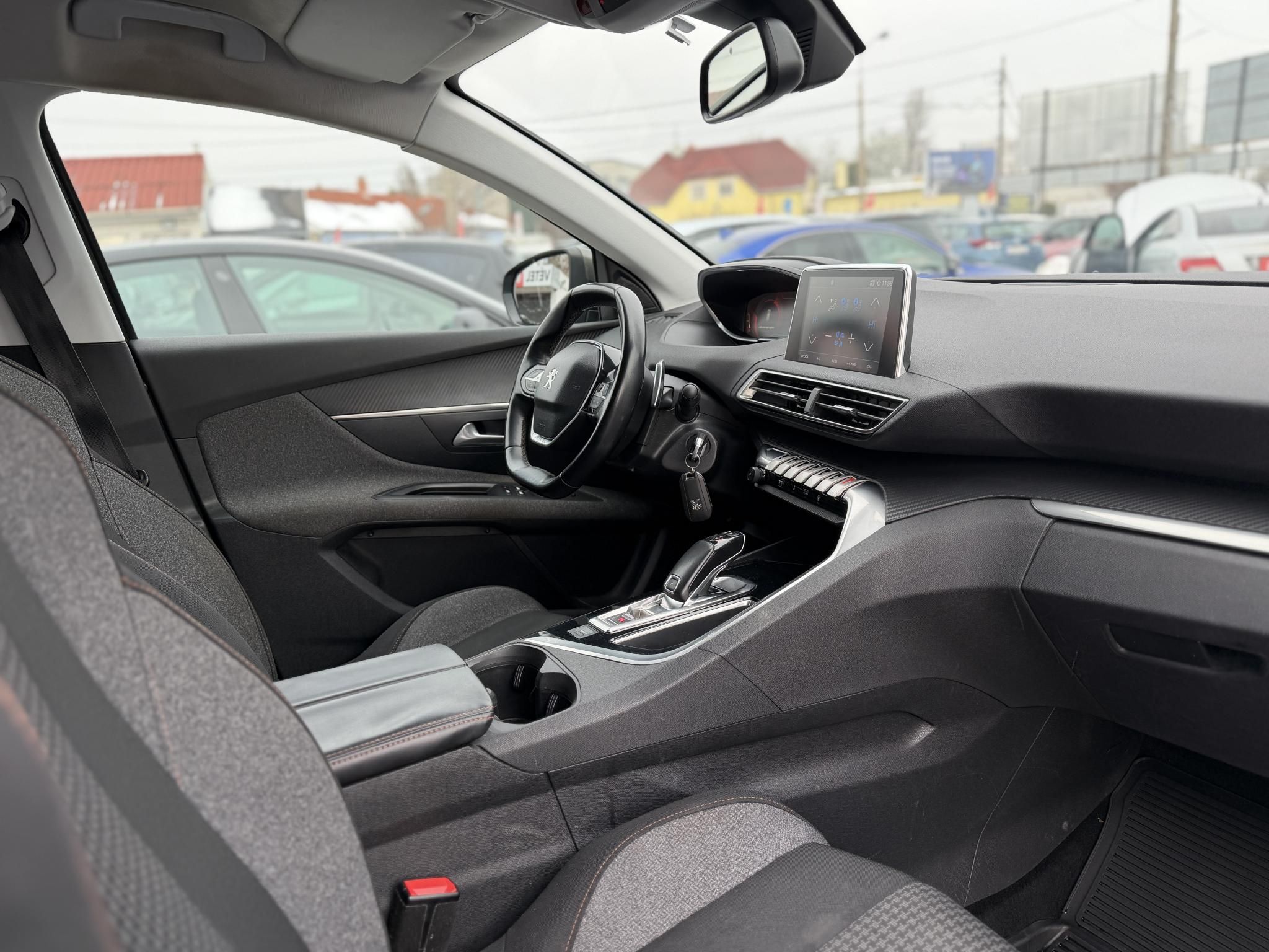 PEUGEOT 3008 1.6 BlueHDi Allure EAT6 Teljes szerviztörténet. Carplay. radar. tempomat. 8 gumi