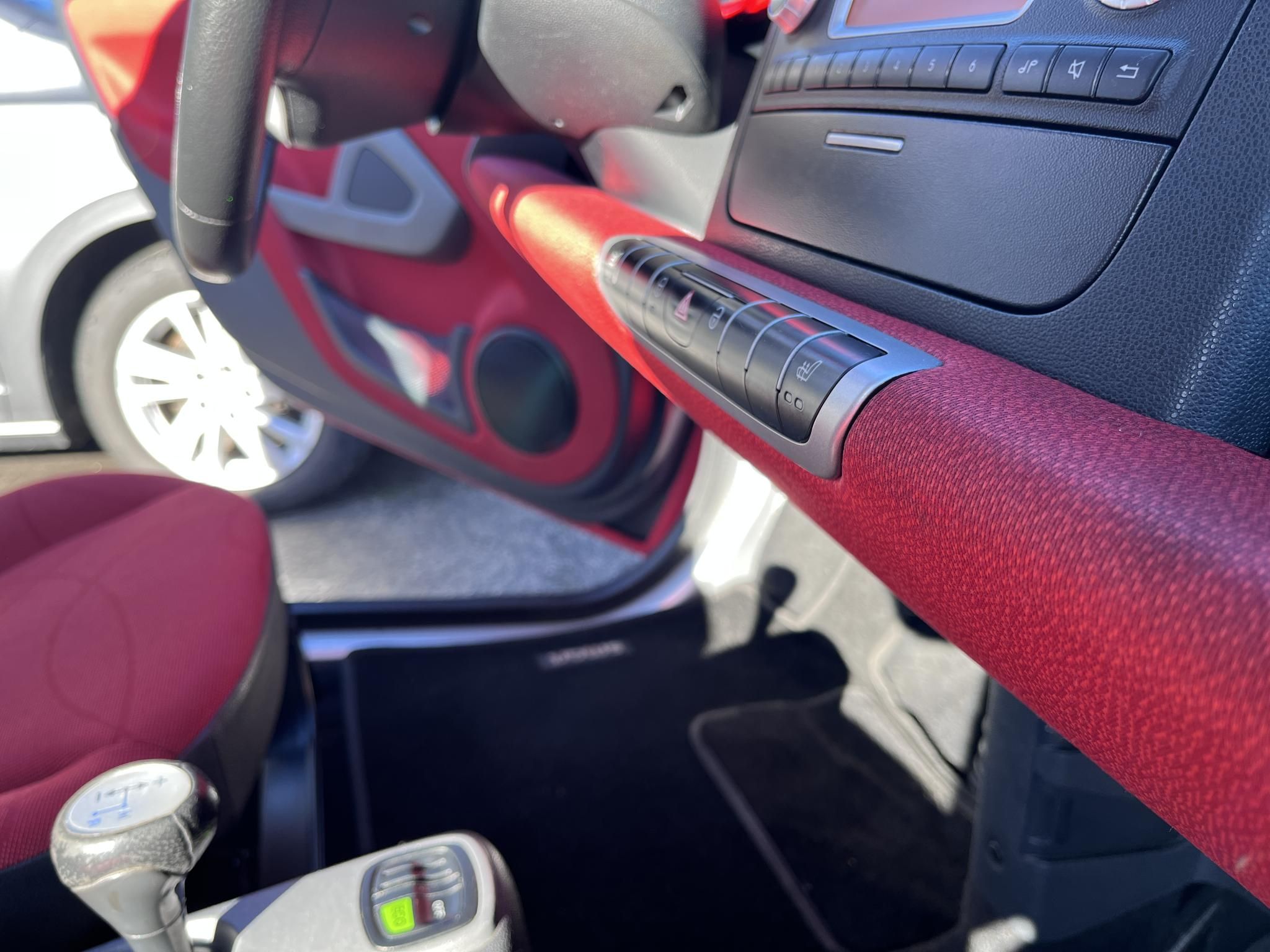 SMART FORTWO 1.0 Micro Hybrid Drive Pure Softouch COUPE 92e km. panoráma tető. frissen szervizelt