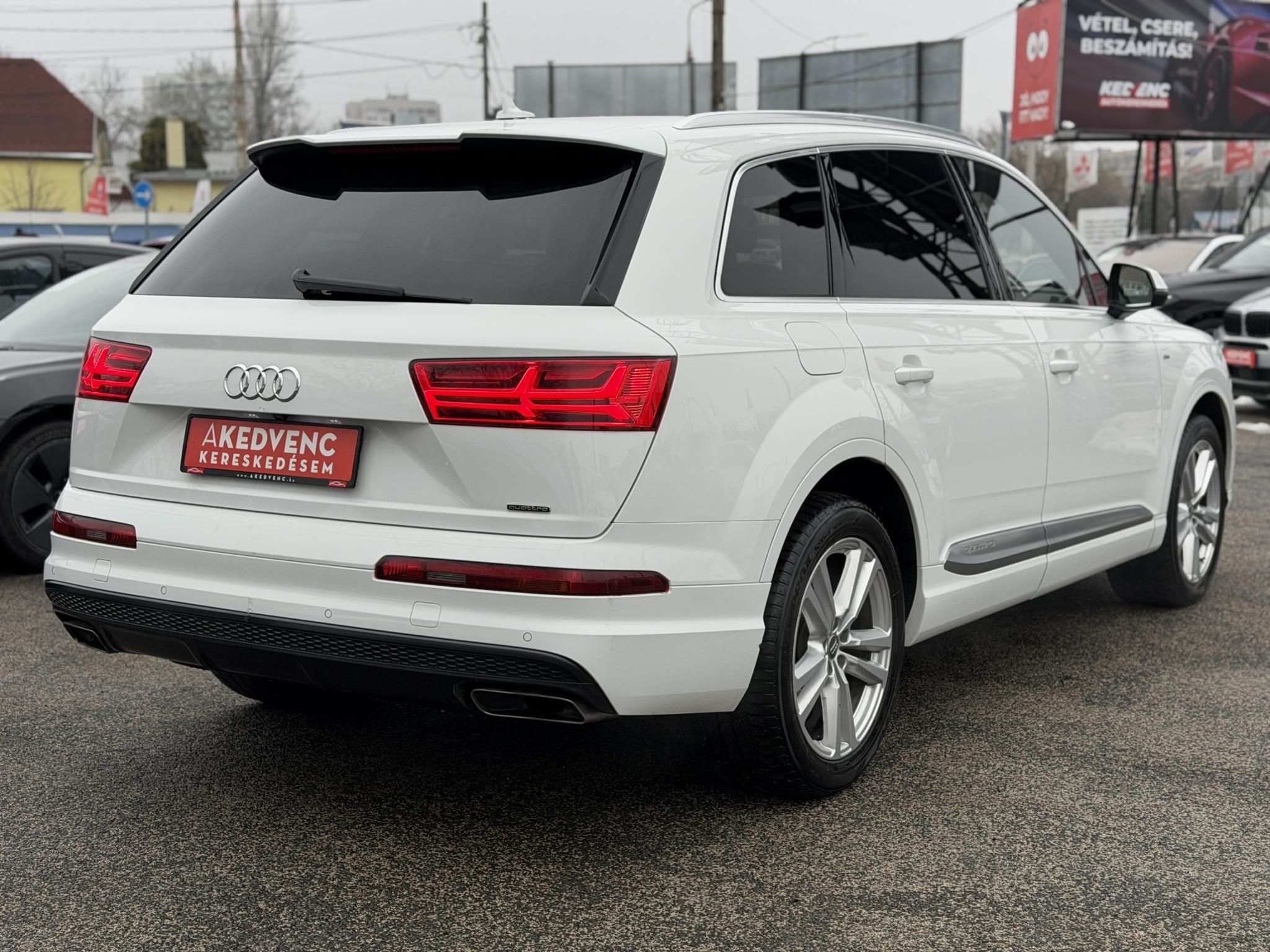AUDI Q7 3.0 V6 TDI quattro Tiptronic ic S-line. BOSE hangrendszer. memória. 4x ülésfűtés. 4x digit klíma. Szervizelt!
