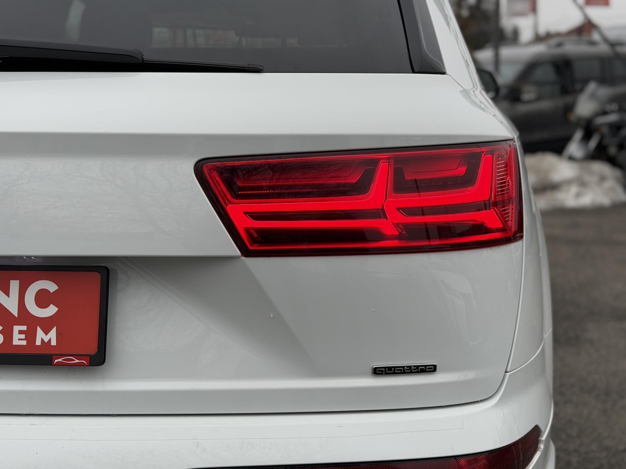 AUDI Q7 3.0 V6 TDI quattro Tiptronic ic S-line. BOSE hangrendszer. memória. 4x ülésfűtés. 4x digit klíma. Szervizelt!