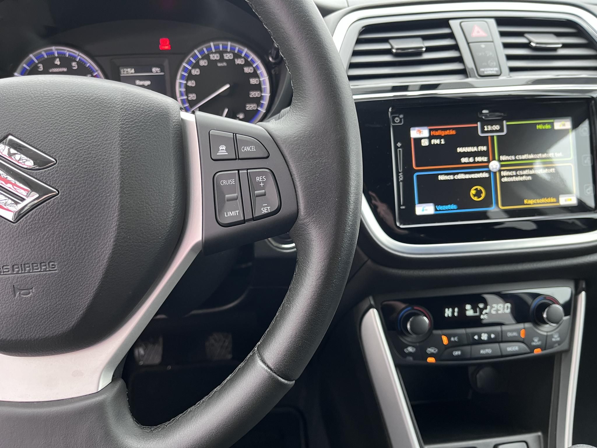 SUZUKI SX4 S-CROSS 1.4T GL+ M.o.-i. 1.tul. 59e km. kitűnő állapot! Carplay