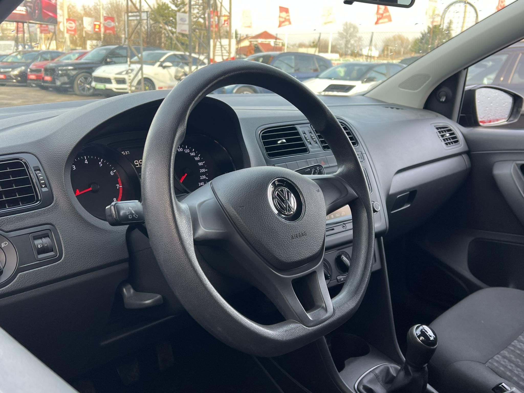 VOLKSWAGEN POLO 1.0 MPI Trendline 172e km. Klíma