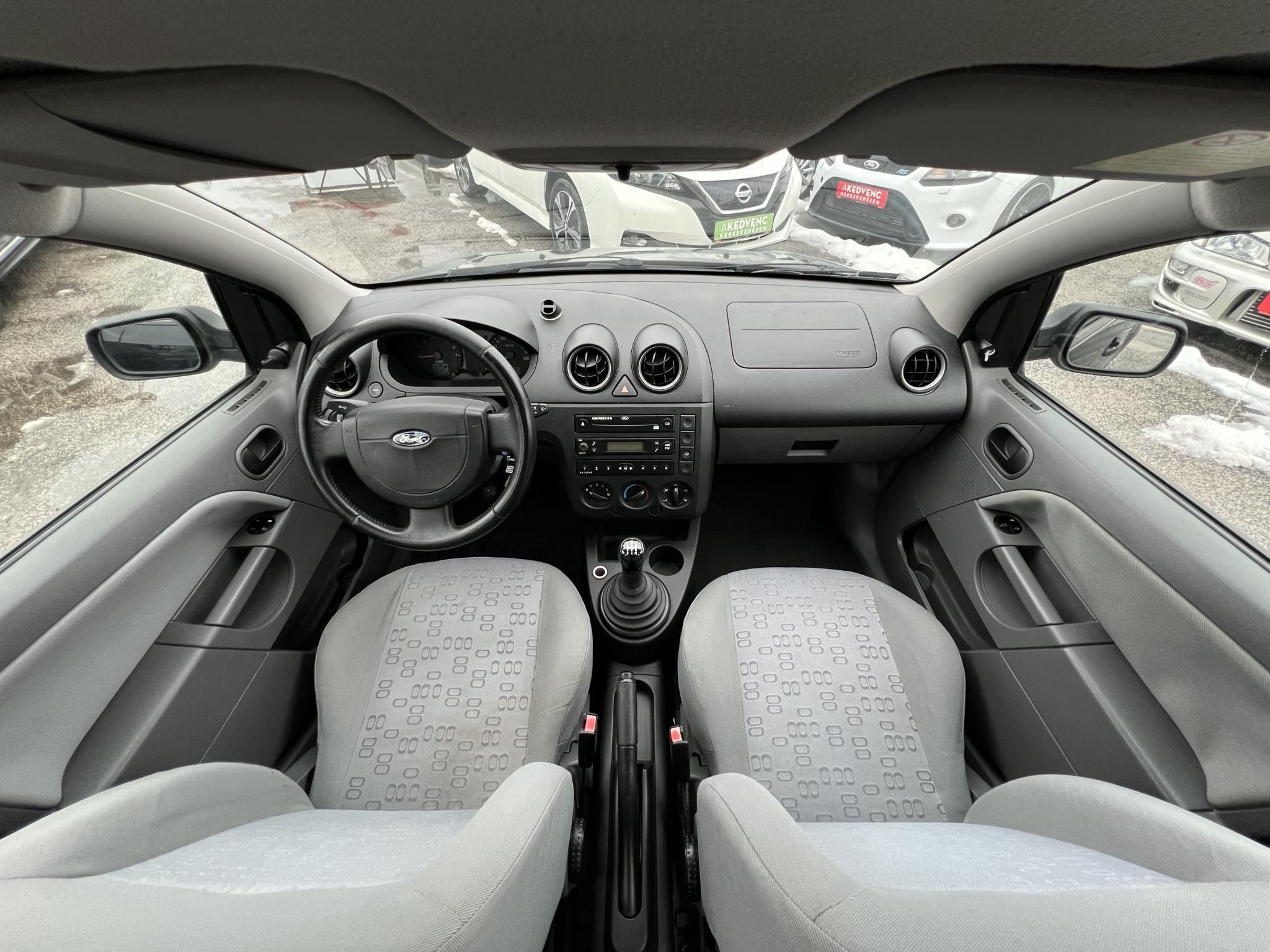 FORD FIESTA 1.3 Comfort Semmi extra.....még 1 év műszaki!