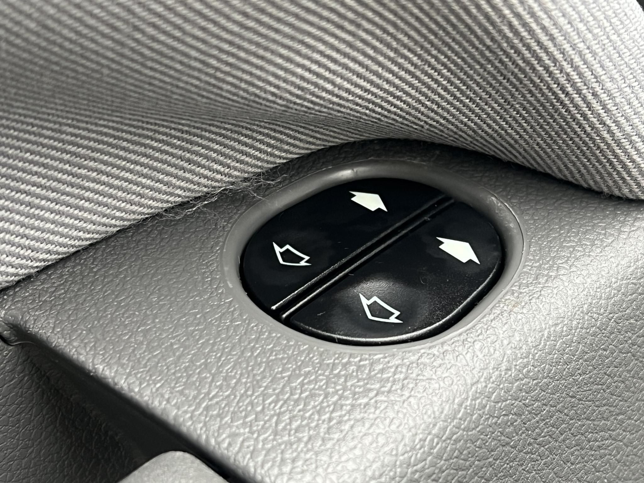 FORD FIESTA 1.3 Comfort Semmi extra.....még 1 év műszaki!