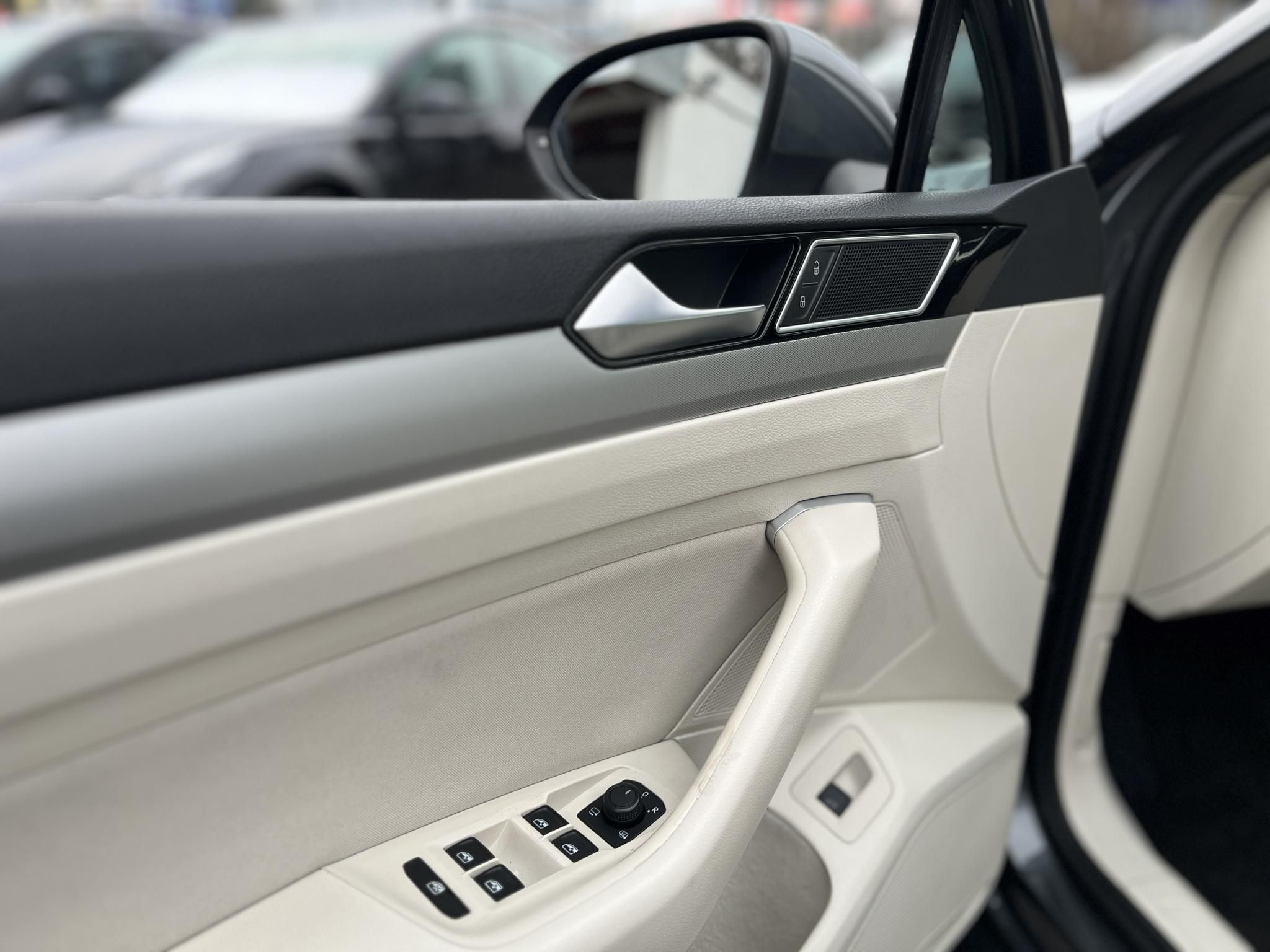 VOLKSWAGEN PASSAT Variant 2.0 TDI BMT Highline DSG Vaj belső. panorámatető. kamera. vezérlés kicserélve