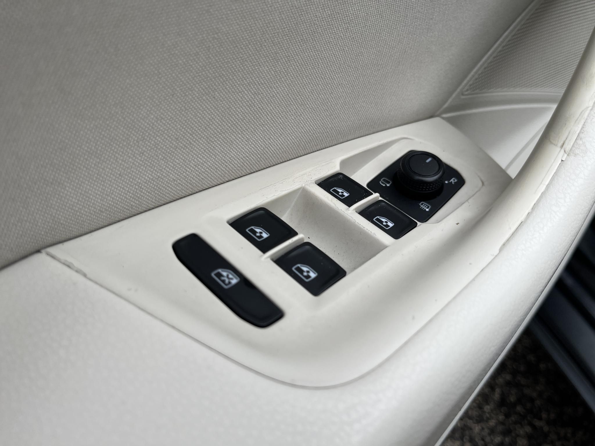 VOLKSWAGEN PASSAT Variant 2.0 TDI BMT Highline DSG Vaj belső. panorámatető. kamera. vezérlés kicserélve