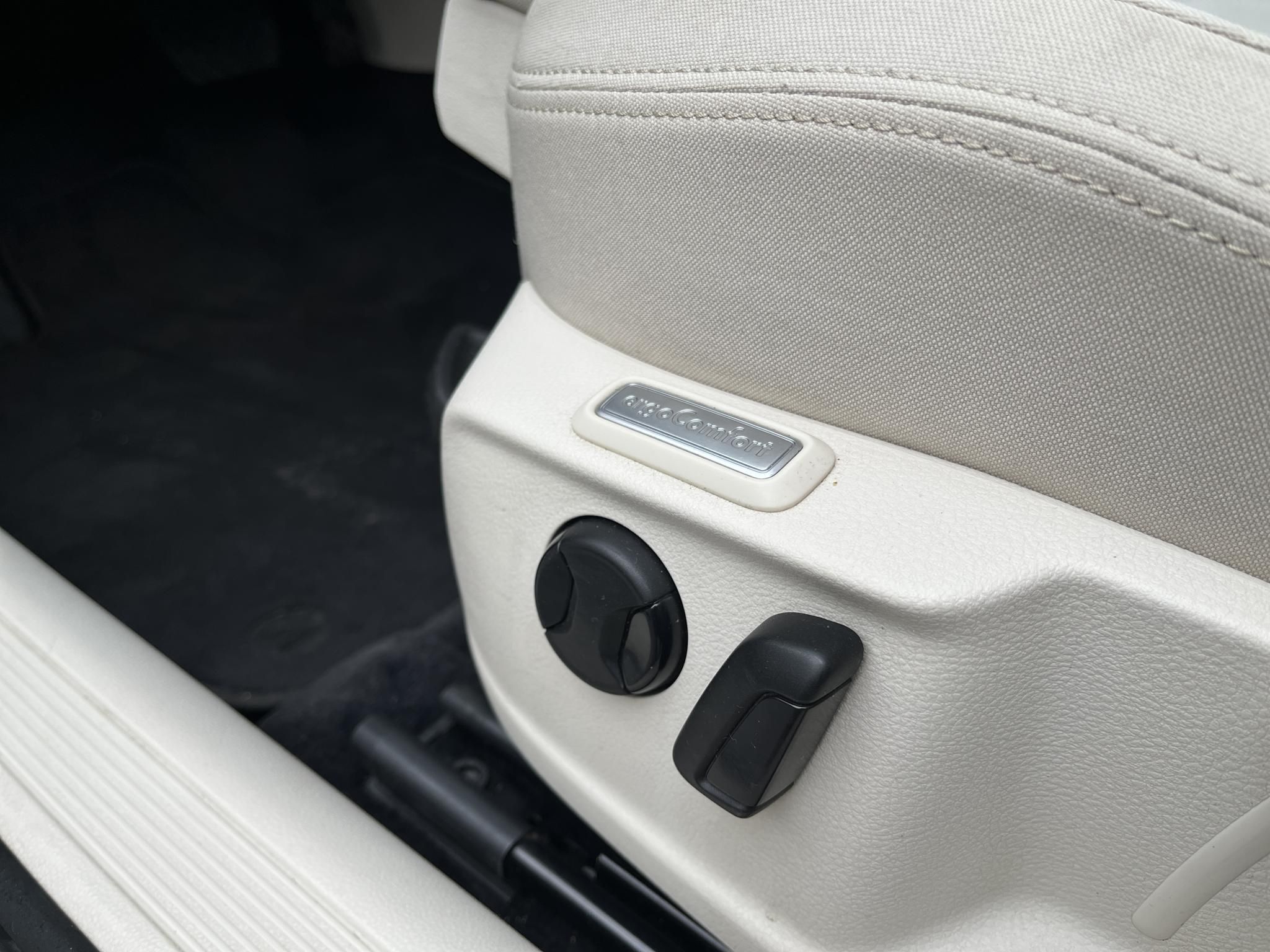 VOLKSWAGEN PASSAT Variant 2.0 TDI BMT Highline DSG Vaj belső. panorámatető. kamera. vezérlés kicserélve