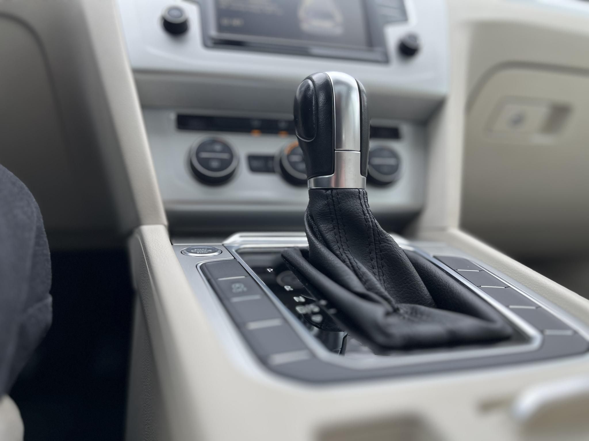 VOLKSWAGEN PASSAT Variant 2.0 TDI BMT Highline DSG Vaj belső. panorámatető. kamera. vezérlés kicserélve