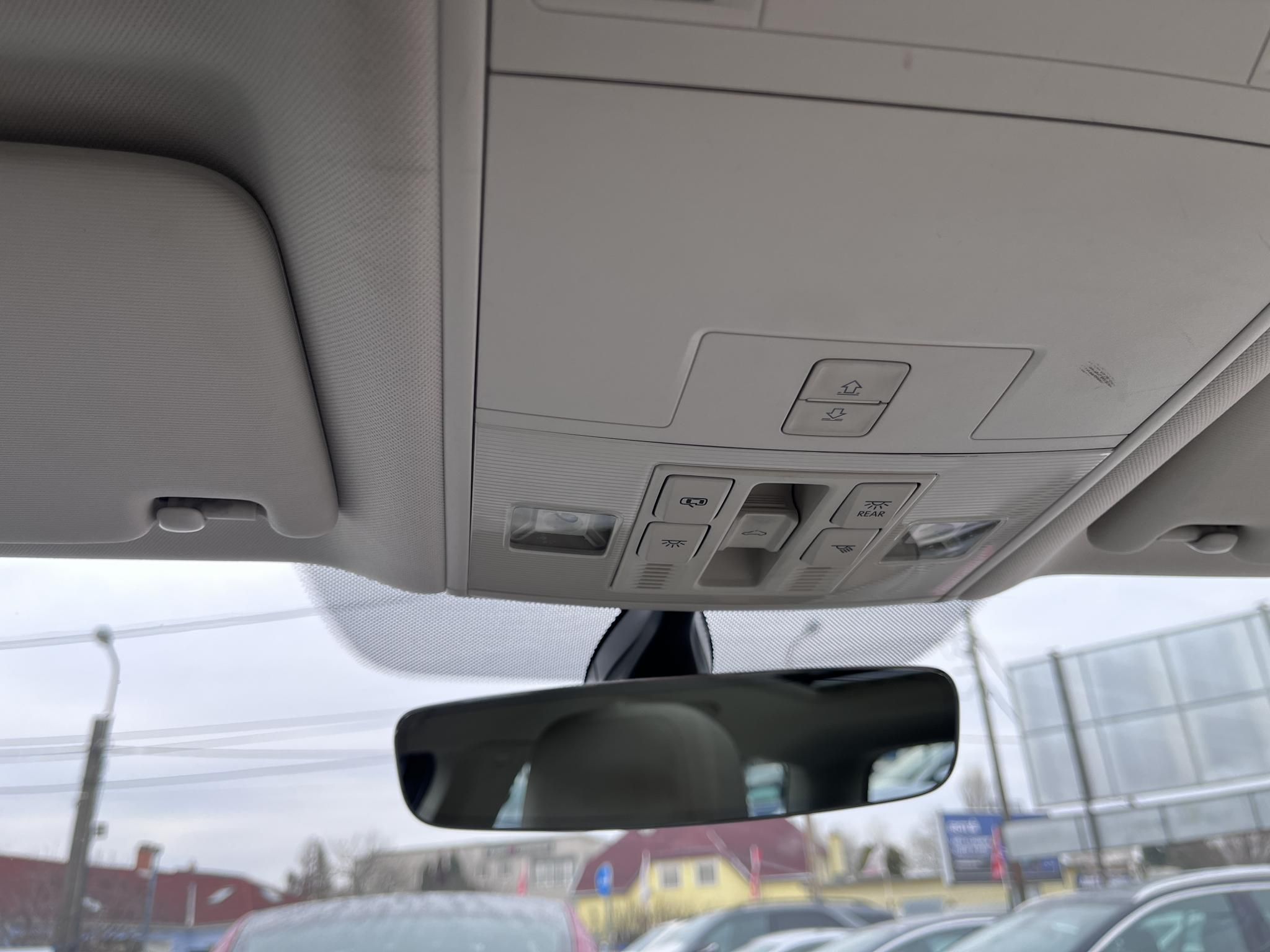 VOLKSWAGEN PASSAT Variant 2.0 TDI BMT Highline DSG Vaj belső. panorámatető. kamera. vezérlés kicserélve