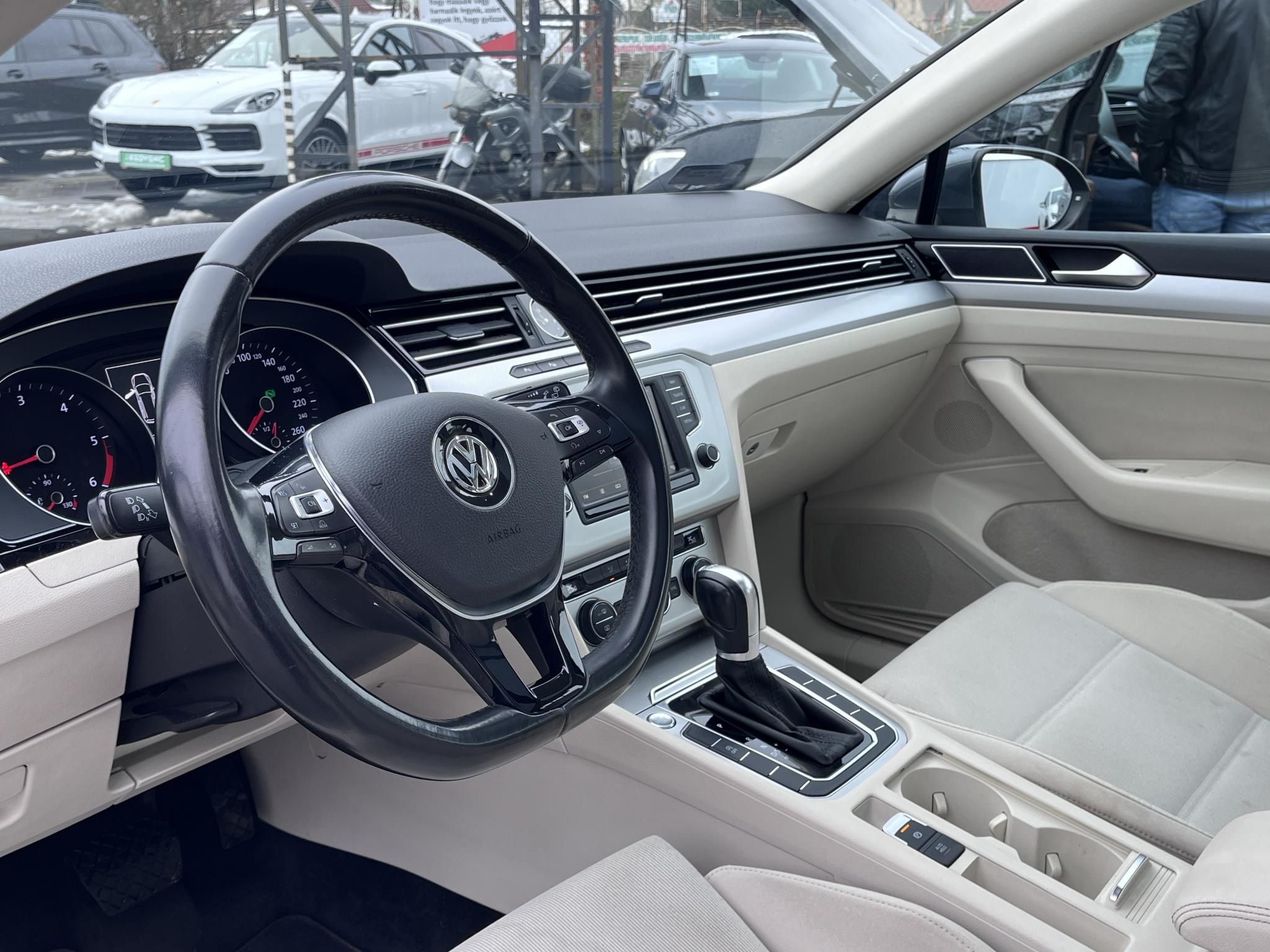 VOLKSWAGEN PASSAT Variant 2.0 TDI BMT Highline DSG Vaj belső. panorámatető. kamera. vezérlés kicserélve