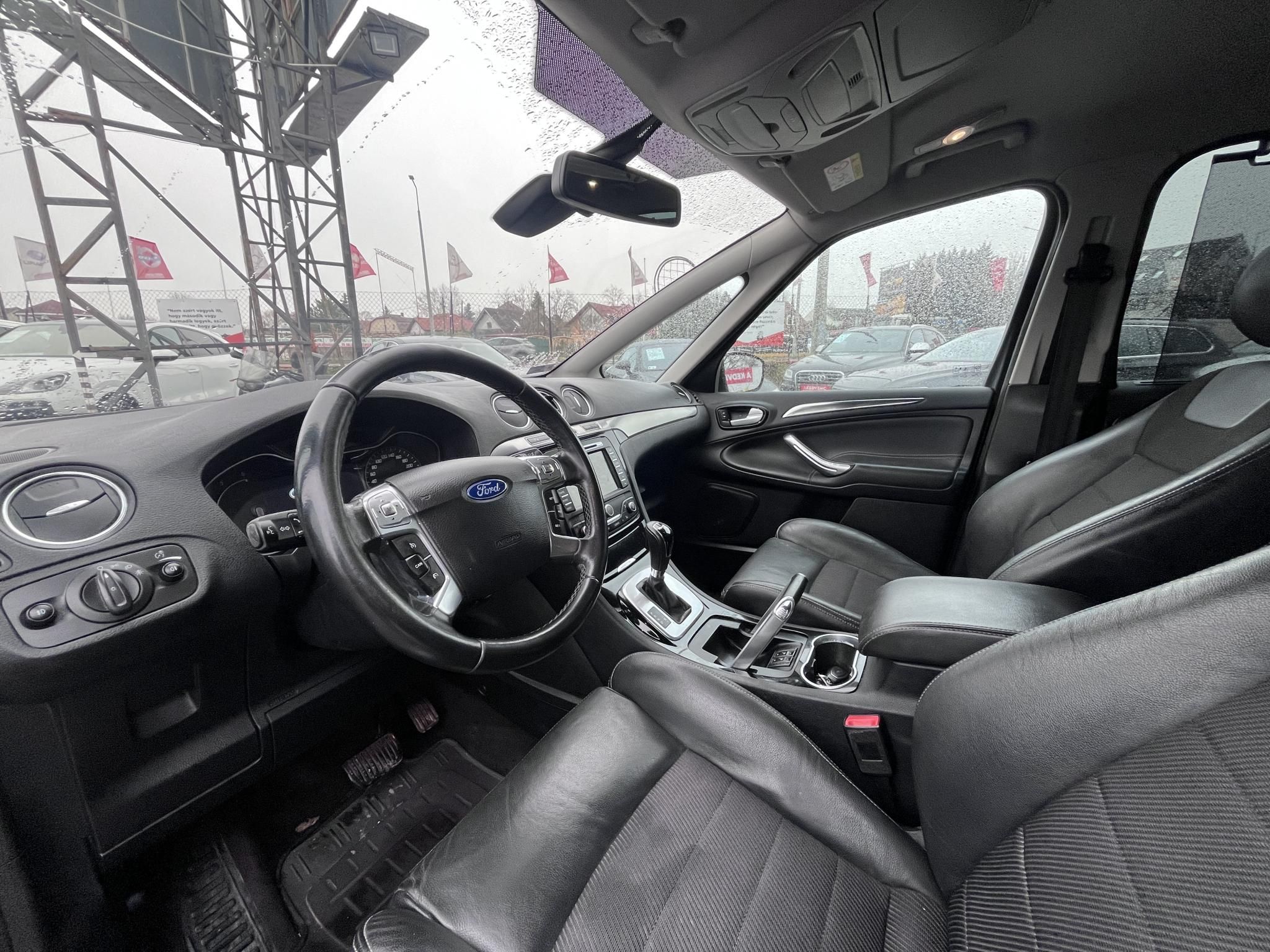 FORD S-MAX 2.0 TDCi Business Powershift Tempomat. fűthető ülések. navigáció. téli-nyári kerékszett