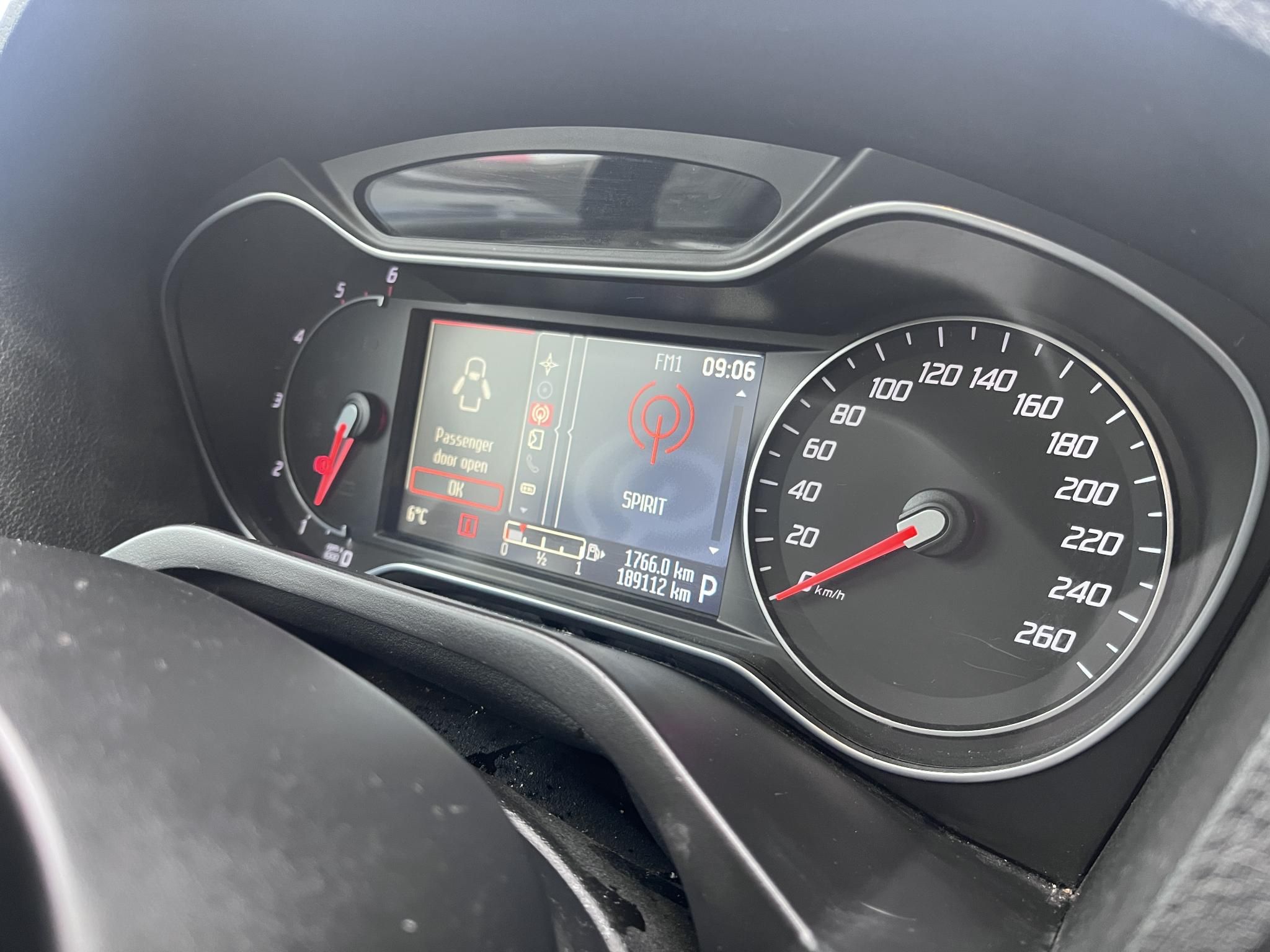 FORD S-MAX 2.0 TDCi Business Powershift Tempomat. fűthető ülések. navigáció. téli-nyári kerékszett