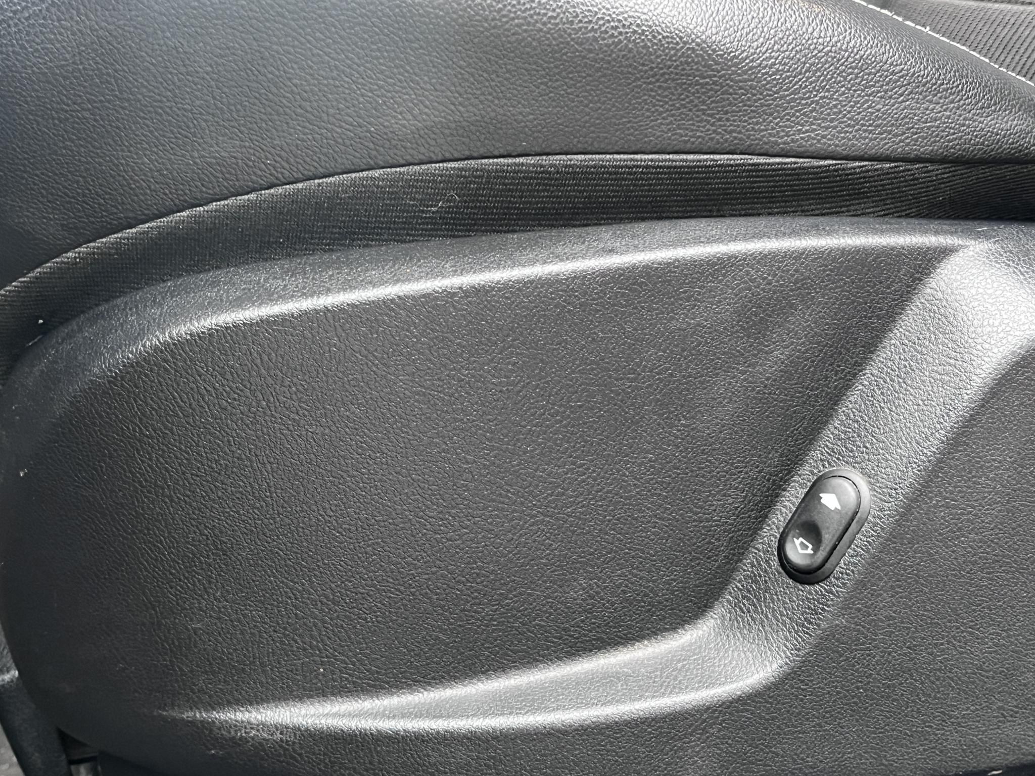 FORD S-MAX 2.0 TDCi Business Powershift Tempomat. fűthető ülések. navigáció. téli-nyári kerékszett