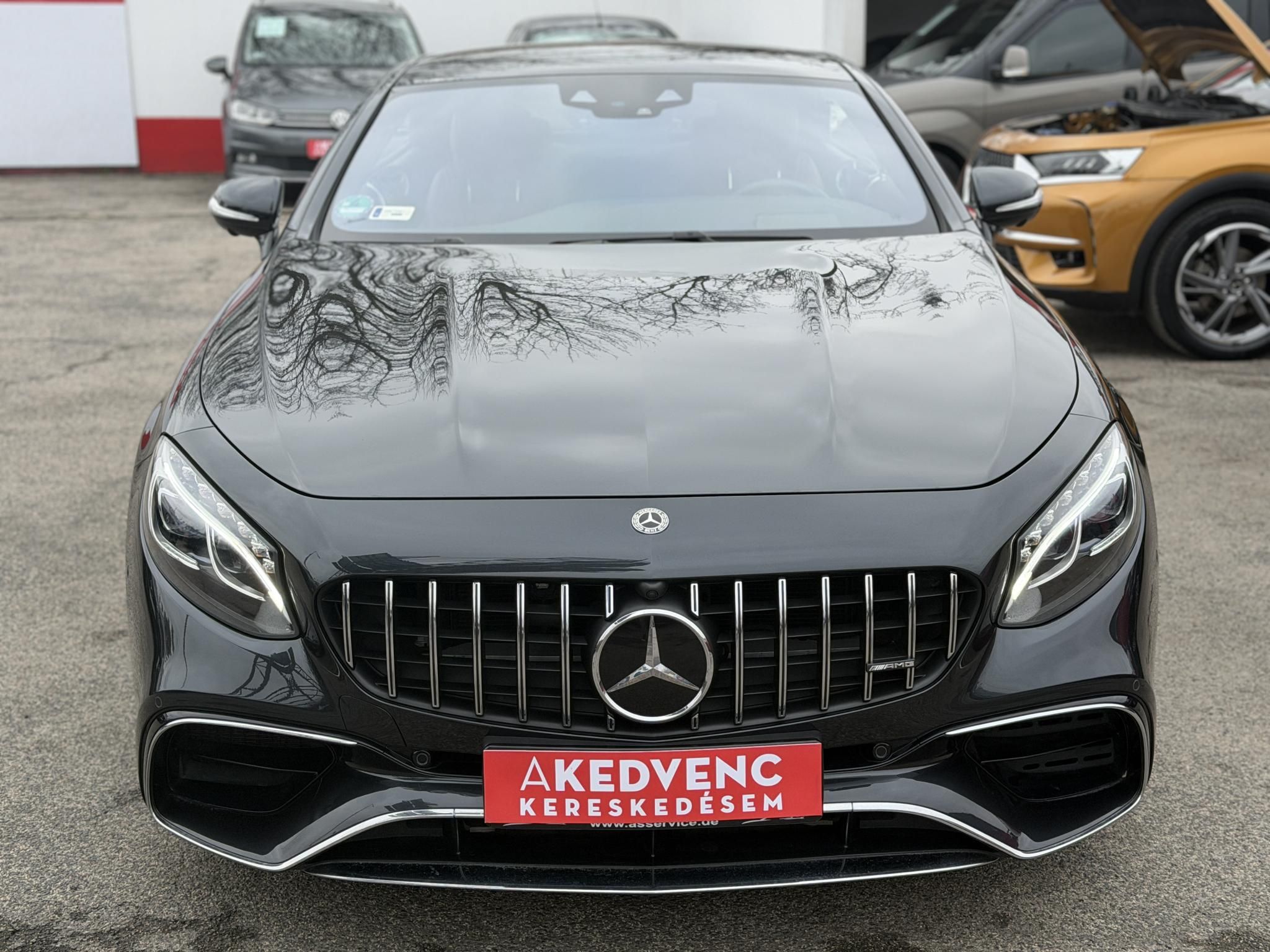 MERCEDES-AMG S 63 4Matic+ 9G-TRONIC 46e km. MAGIC SKY CONTROL. Újszerű állapot. Designo belső!