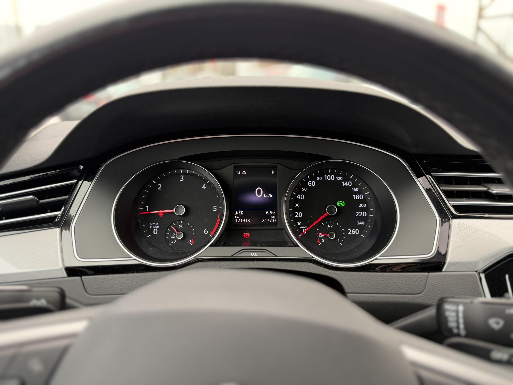 VOLKSWAGEN PASSAT Variant 2.0 TDI SCR Business DSG Szervizelt el.2t vonóhorog vez.ülés masszírozás