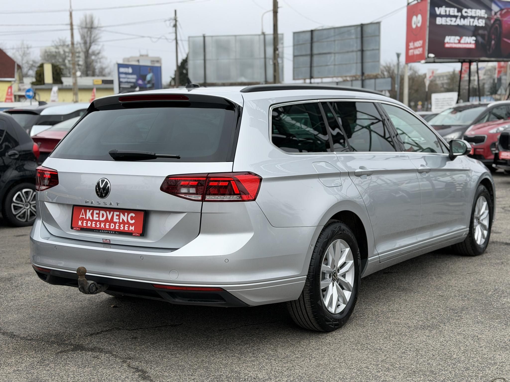 VOLKSWAGEN PASSAT Variant 2.0 TDI SCR Business DSG Szervizelt el.2t vonóhorog vez.ülés masszírozás