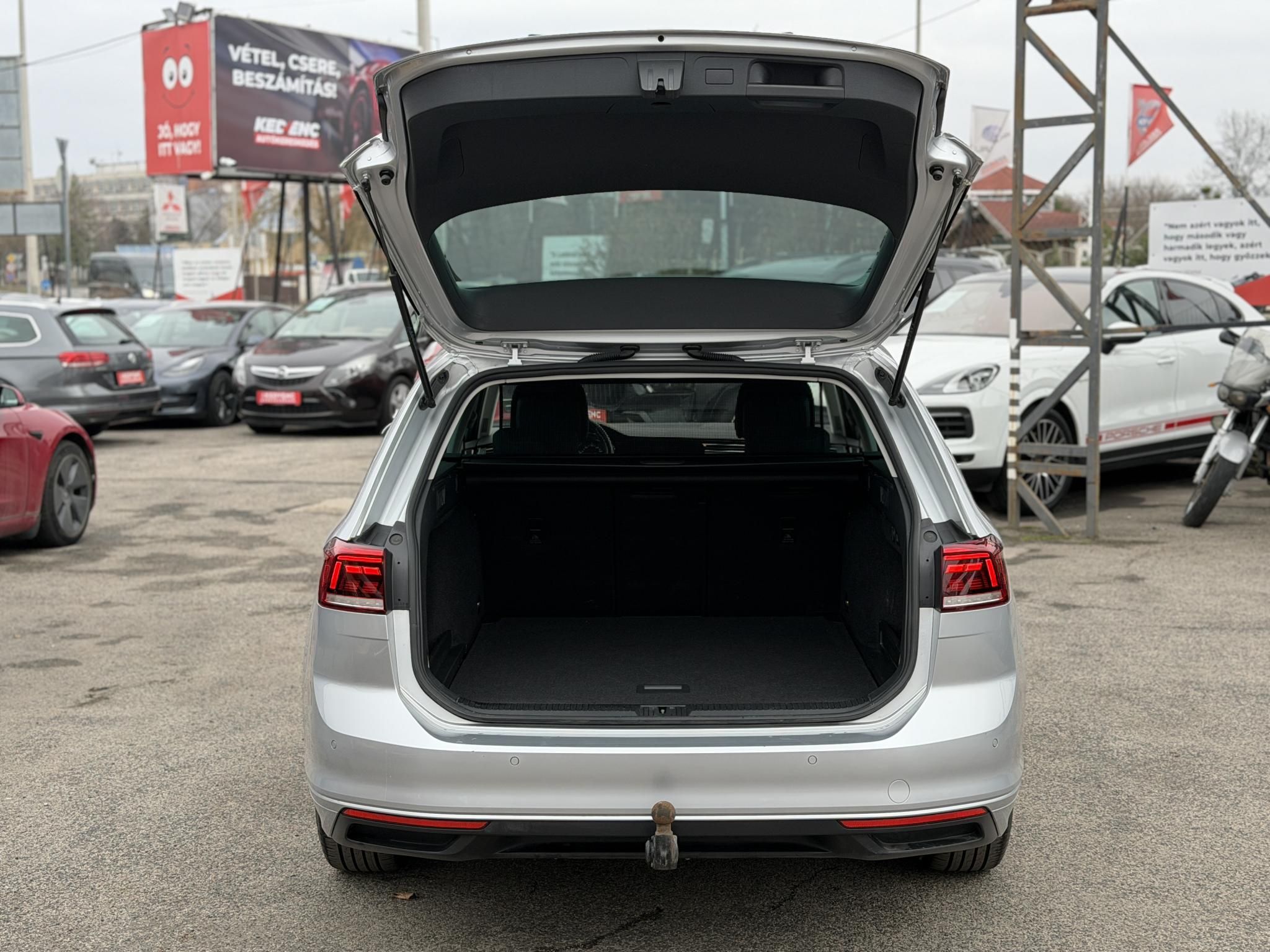 VOLKSWAGEN PASSAT Variant 2.0 TDI SCR Business DSG Szervizelt el.2t vonóhorog vez.ülés masszírozás