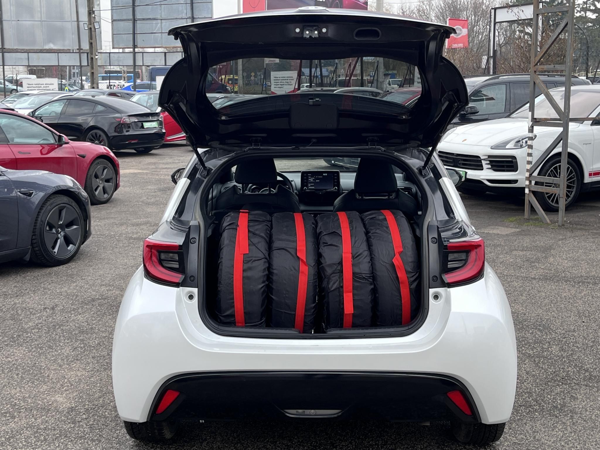 TOYOTA YARIS 1.5 VVT-i Selection Style Magyar. 109e km Kamera Digit Bőr