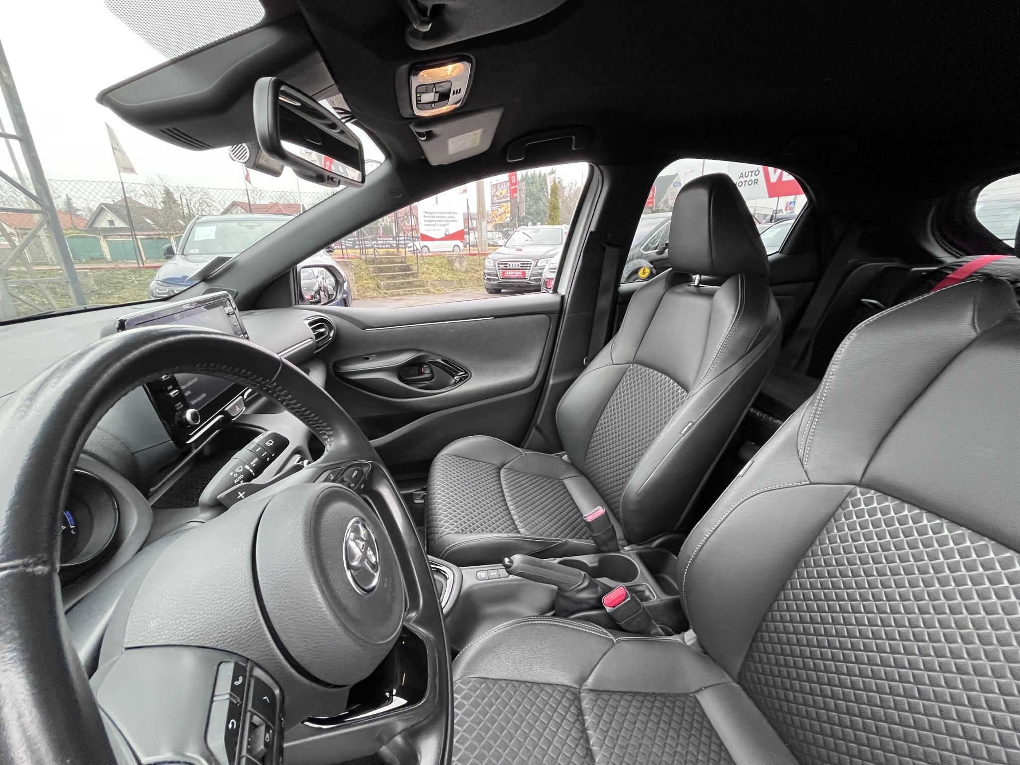 TOYOTA YARIS 1.5 VVT-i Selection Style Magyar. 109e km Kamera Digit Bőr