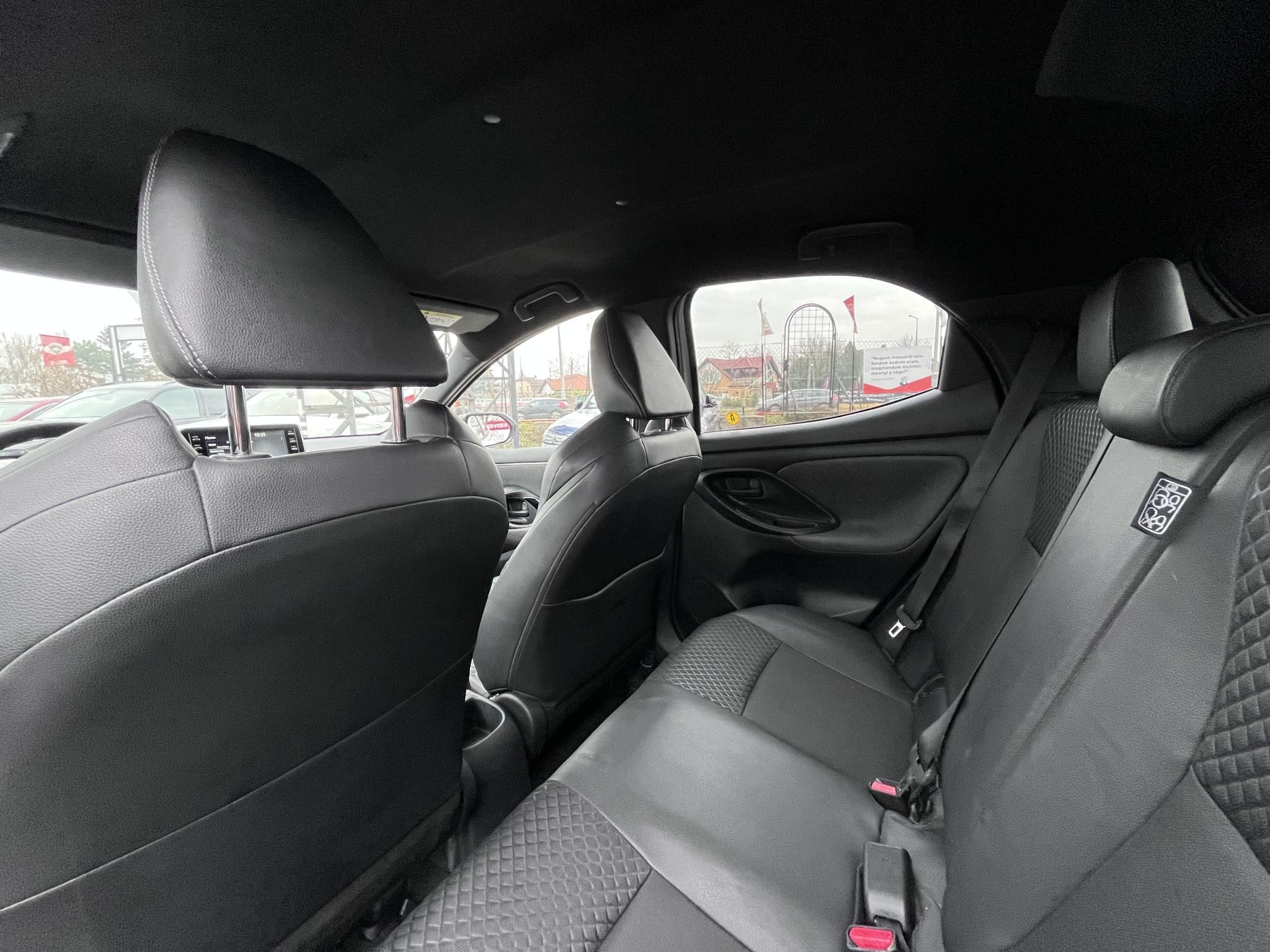 TOYOTA YARIS 1.5 VVT-i Selection Style Magyar. 109e km Kamera Digit Bőr