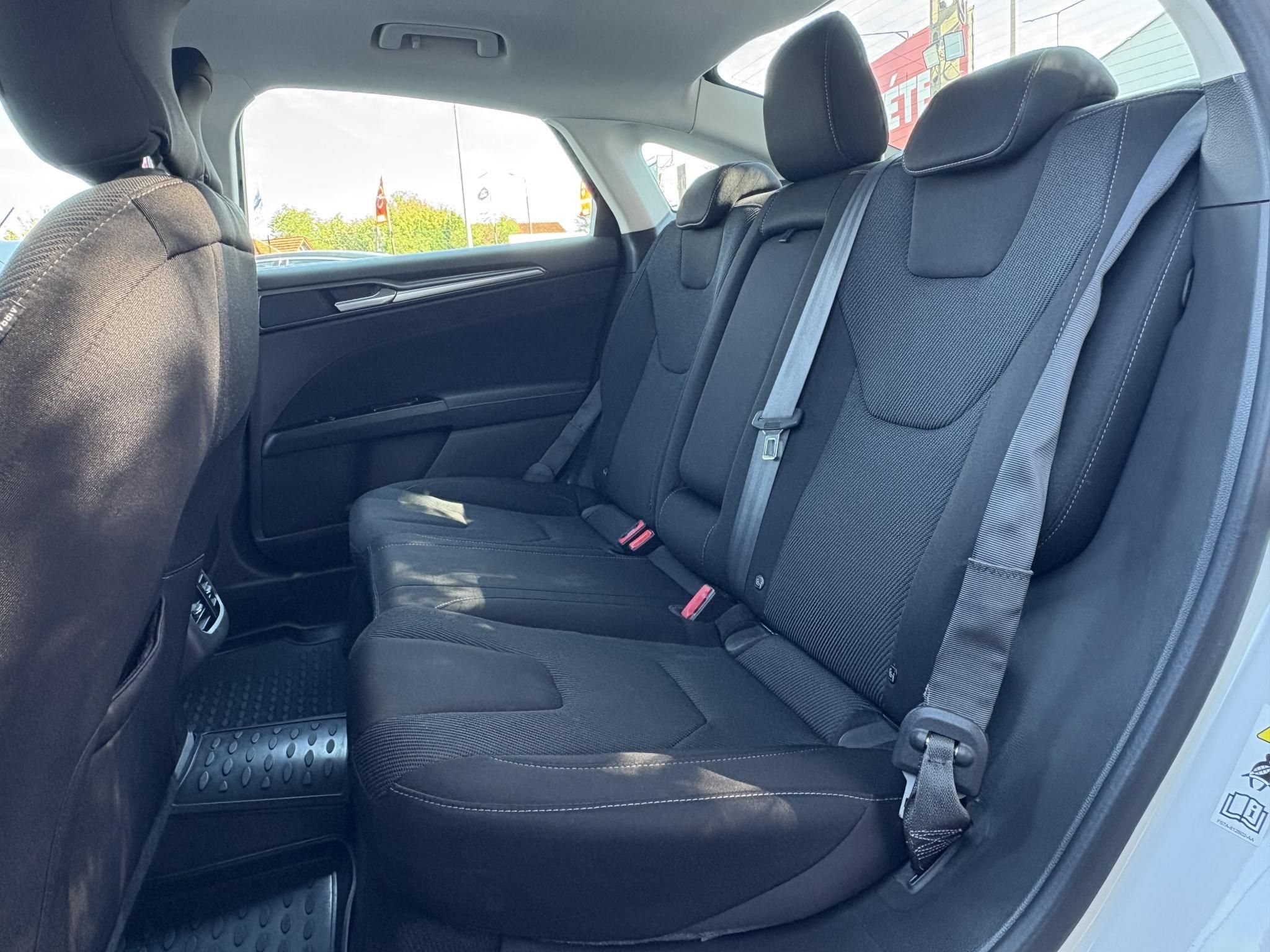 FORD MONDEO 2.0 HEV Titanium (Automata) Rendszeresen karbantartott Garanciális váltó!