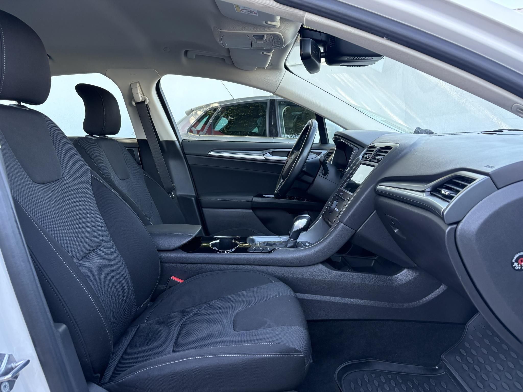 FORD MONDEO 2.0 HEV Titanium (Automata) Rendszeresen karbantartott Garanciális váltó!