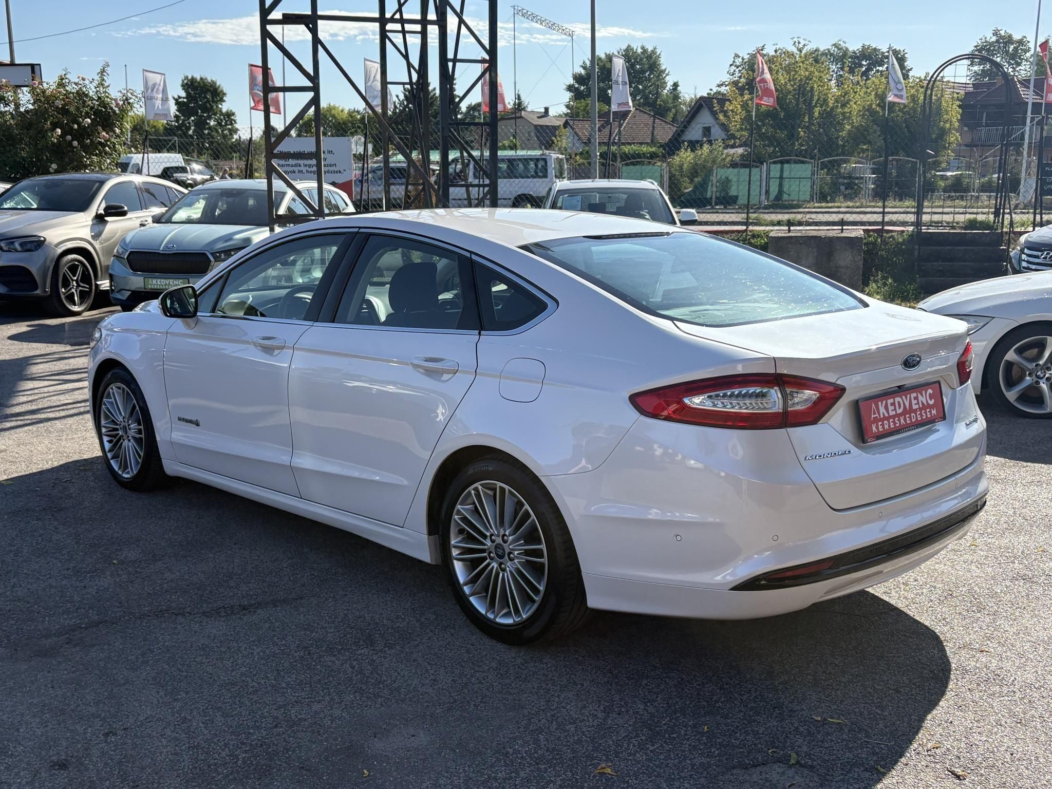 FORD MONDEO 2.0 HEV Titanium (Automata) Rendszeresen karbantartott Garanciális váltó!