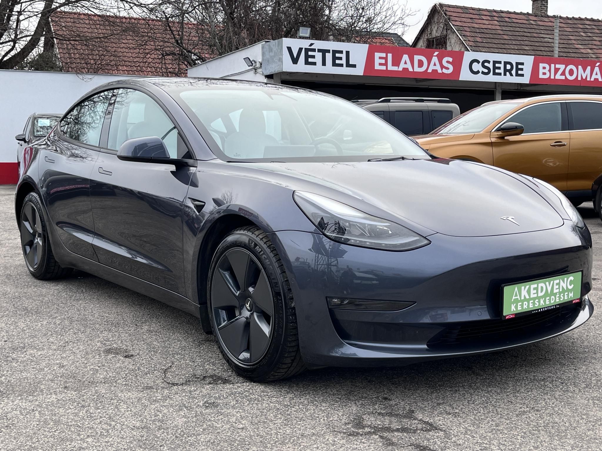 TESLA MODEL 3 Long Range AWD (Automata) 77e km. FEHÉR BELSŐ. mátrix LED. hőszivattyú. garanciális!