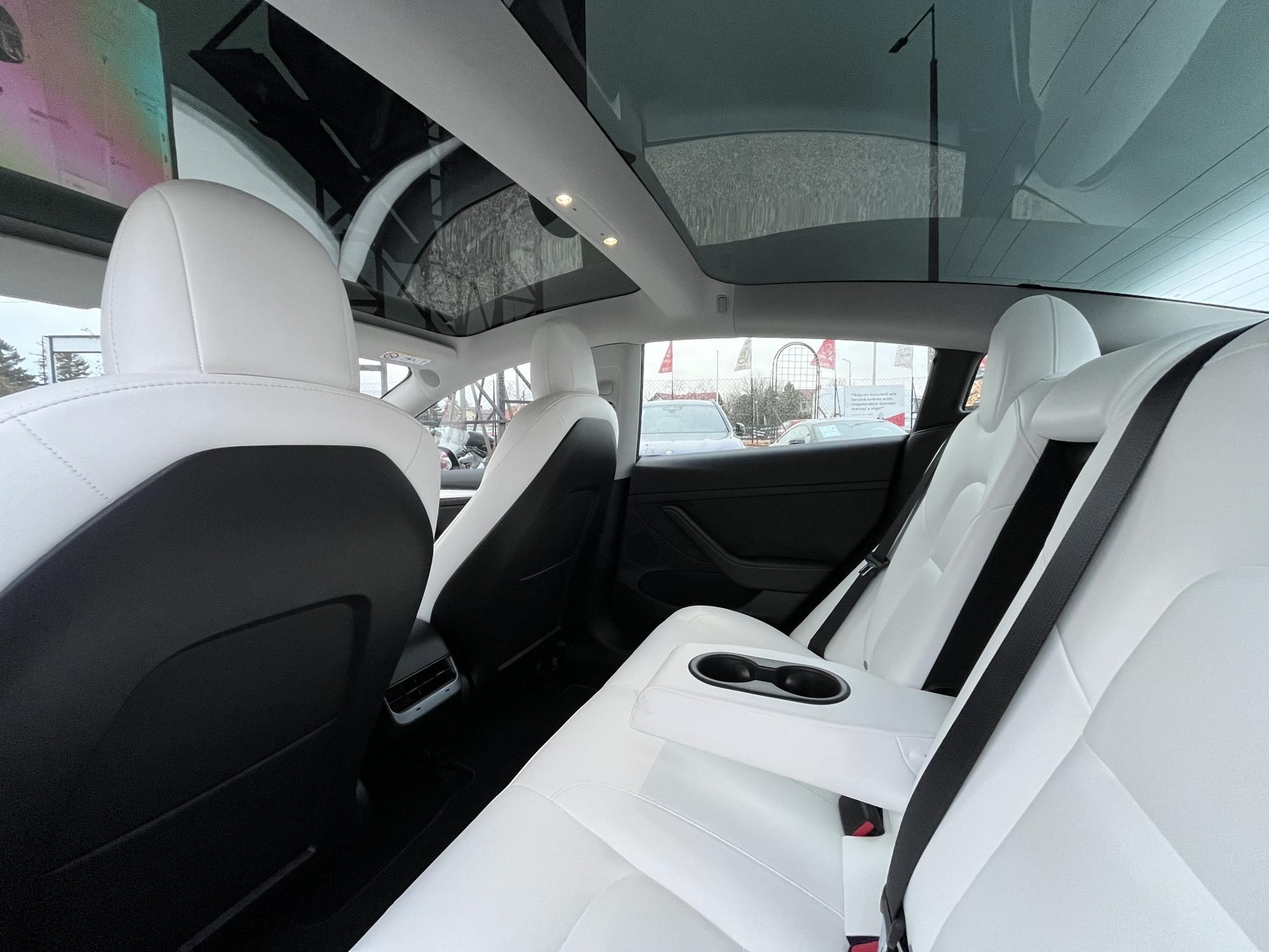 TESLA MODEL 3 Long Range AWD (Automata) 77e km. FEHÉR BELSŐ. mátrix LED. hőszivattyú. garanciális!