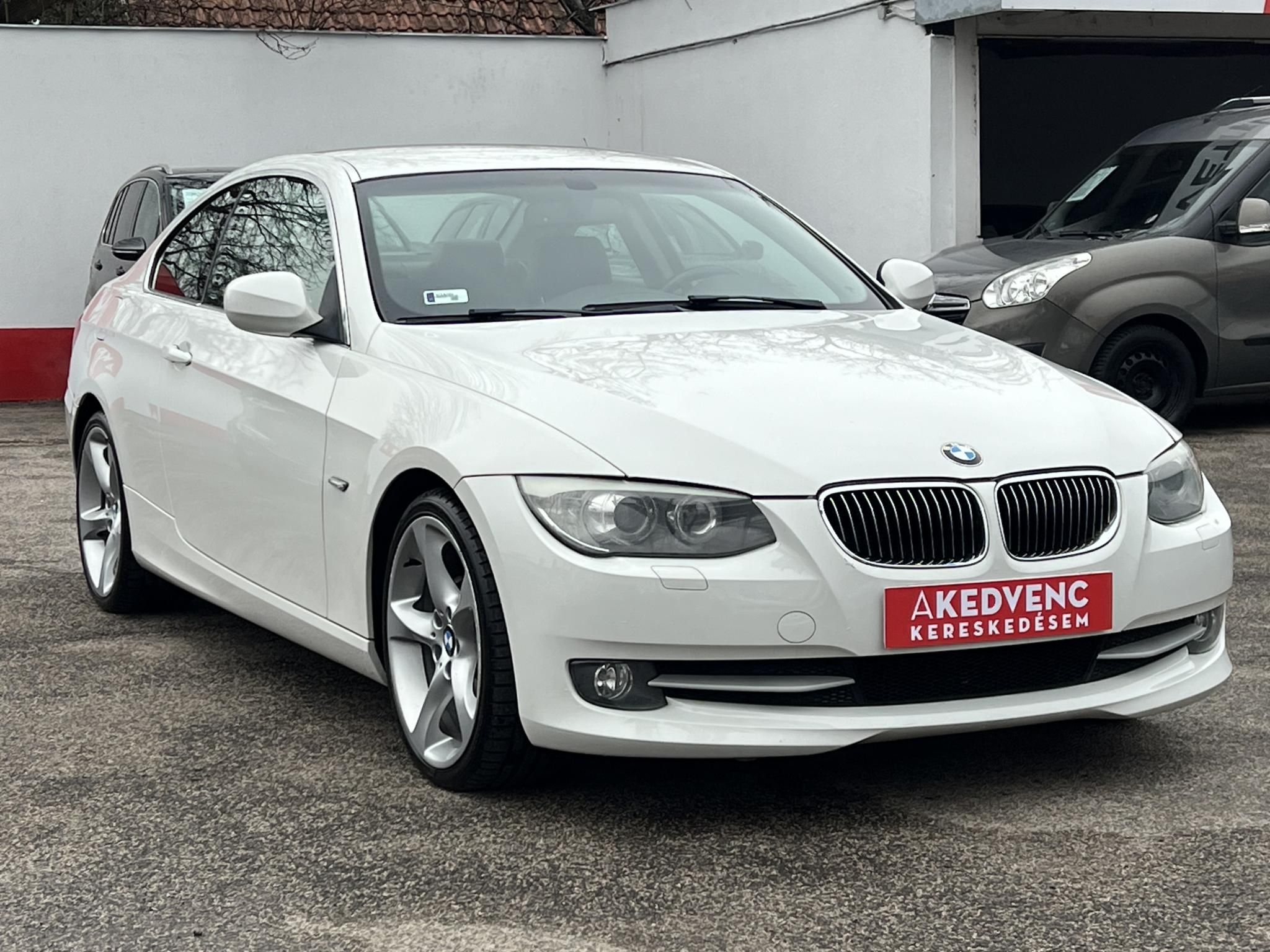 BMW 325i (Automata) Xenon Tempomat Ülésfűtés Bluetooth Navi PDC