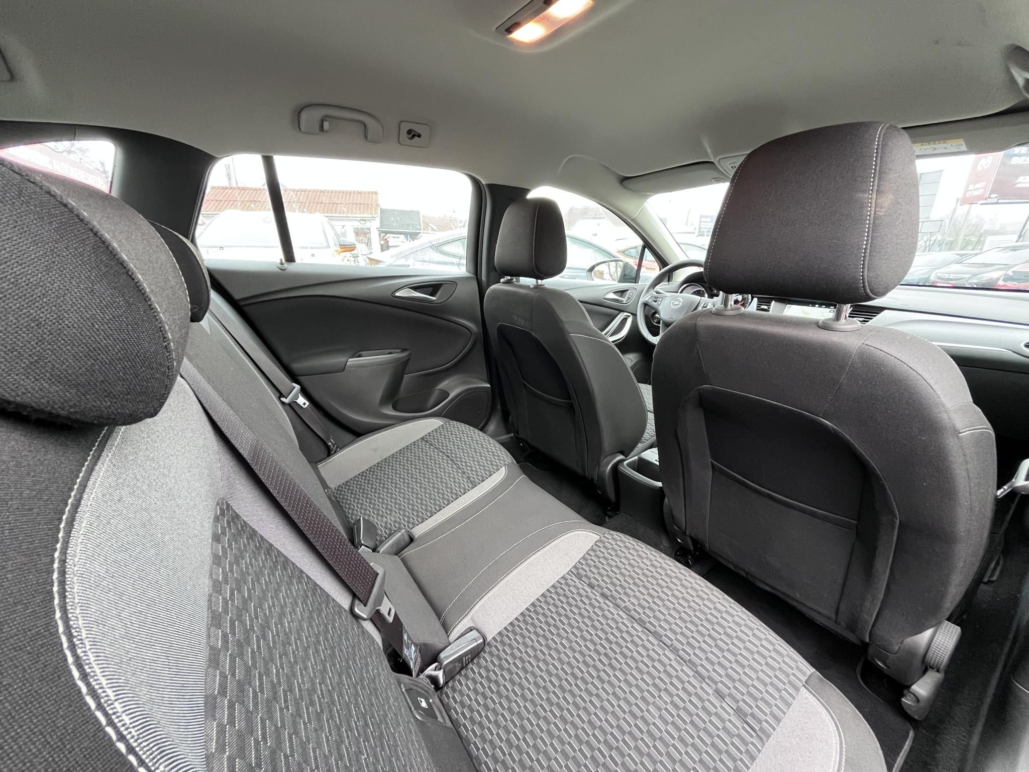 OPEL ASTRA K Sports Tourer 1.5 CDTI Business Edition Tolatóradar. tempomat. keveset futott