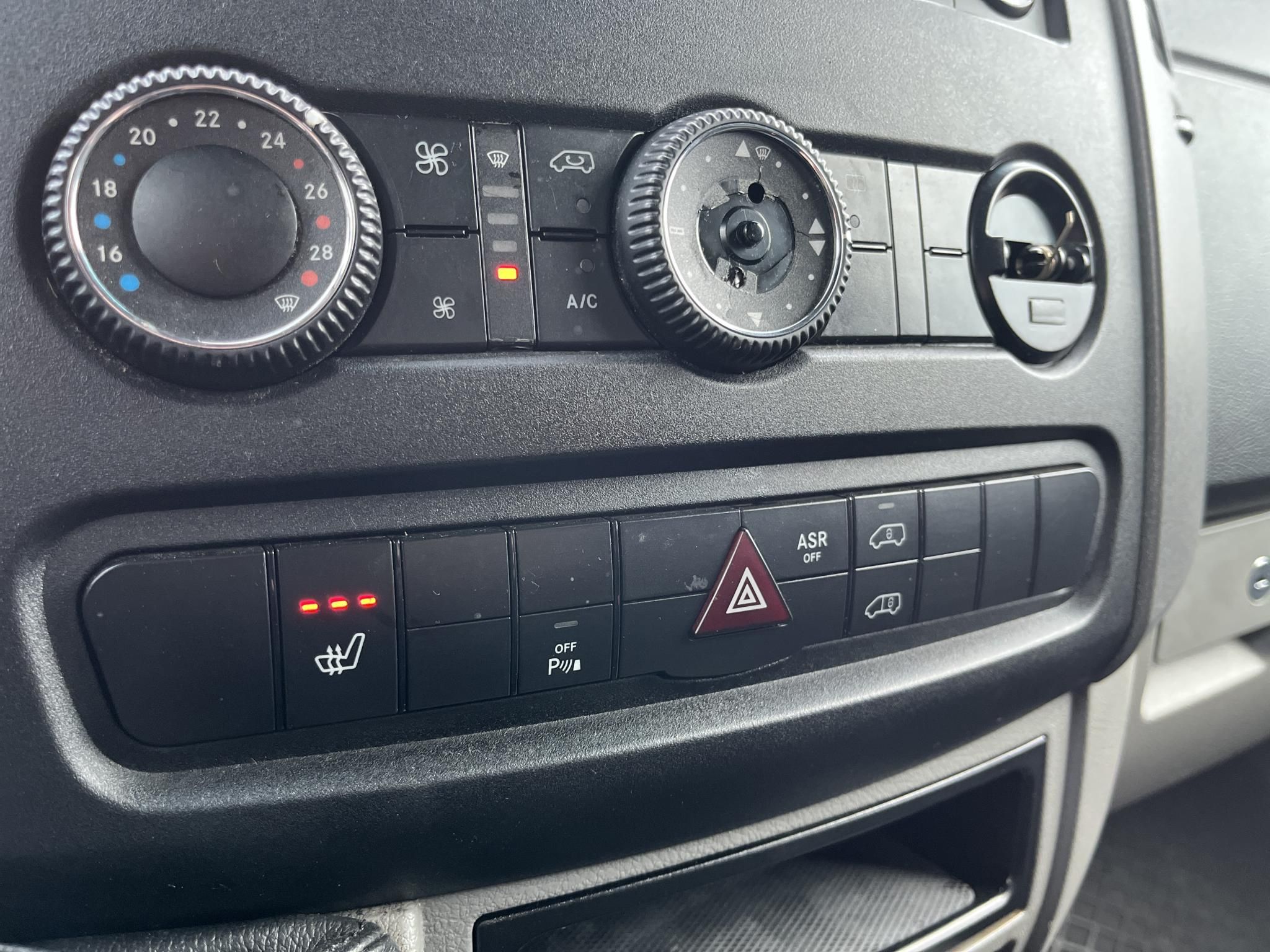 MERCEDES-BENZ SPRINTER 316 CDI 906.633.13 Kamera Ülésfűtés Vonóhorog Tolatóradar Bi-xenon Állófűtés